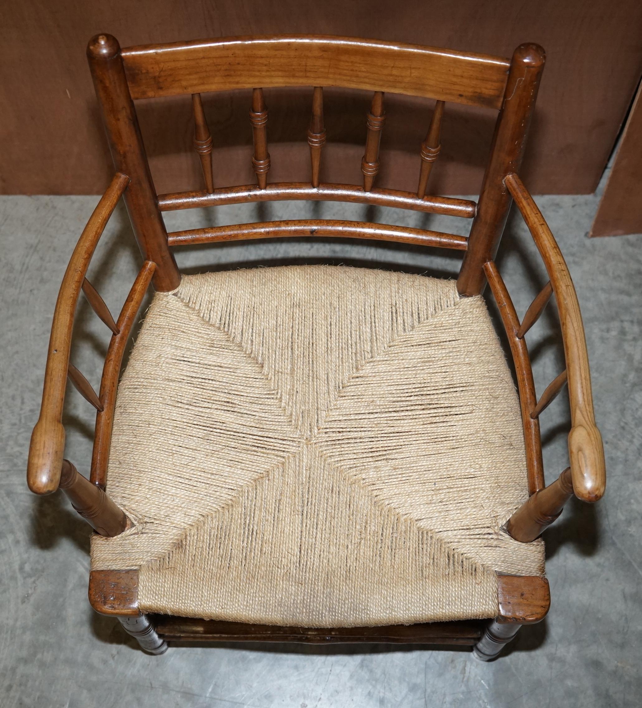 Antique Original William Morris Sussex Rope Seat Armchair Seen in the V&A Museum (fauteuil à assise en corde de Sussex vu au musée V&A) en vente 5