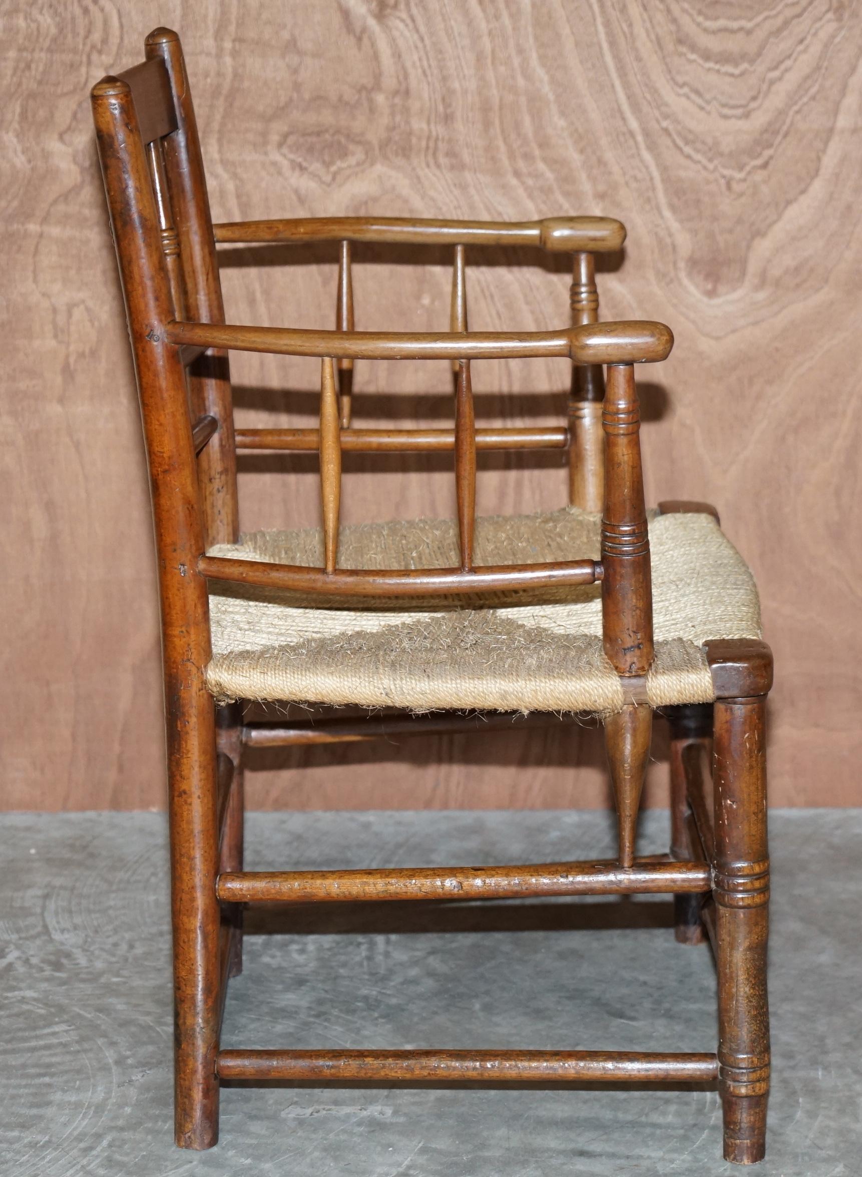 Antique Original William Morris Sussex Rope Seat Armchair Seen in the V&A Museum (fauteuil à assise en corde de Sussex vu au musée V&A) en vente 7