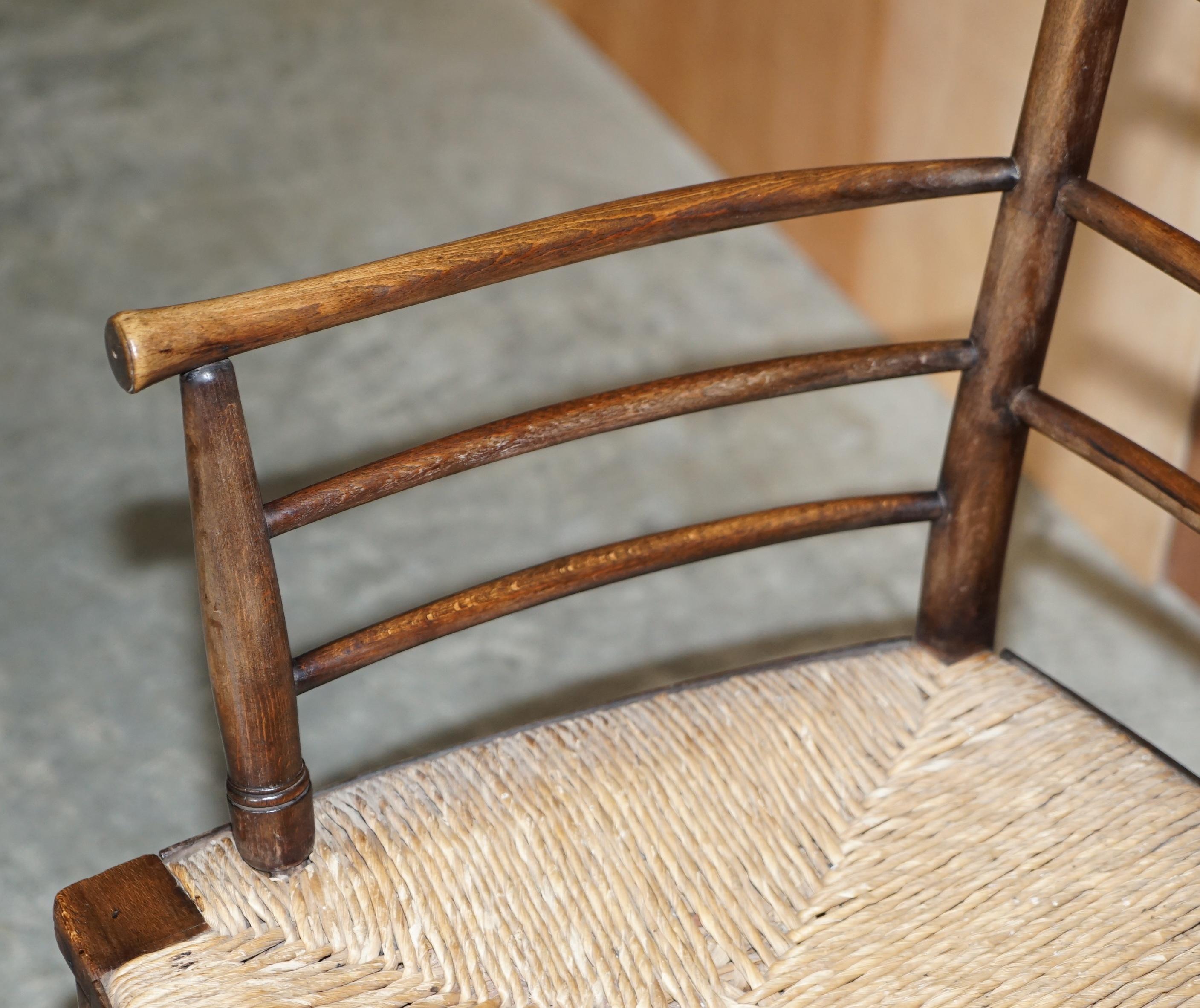 Anglais Antique Original William Morris Sussex Rush Seat Armchair Vu dans le V&A Museum