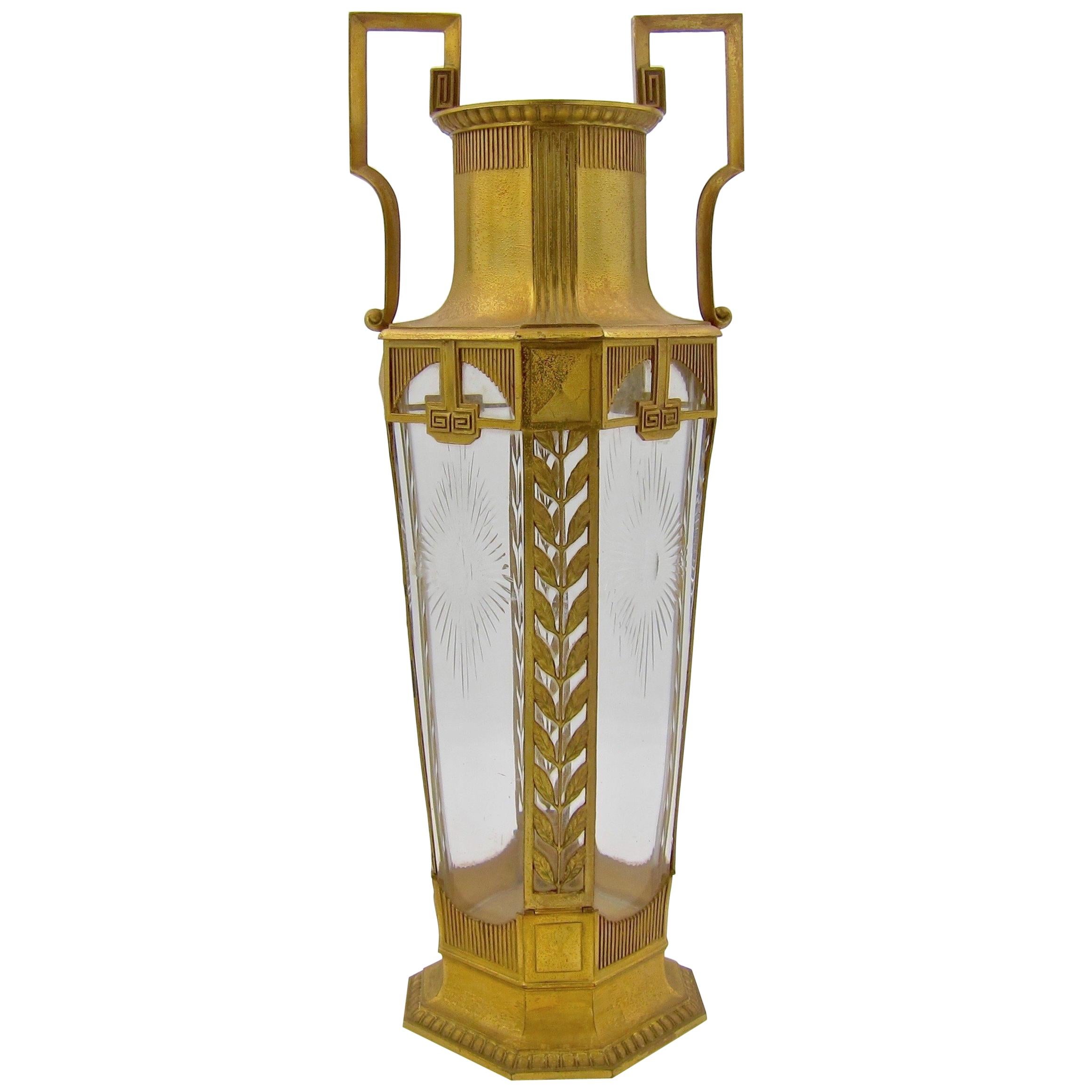 Verre Vase en cristal néoclassique monté sur métal doré ancien Orivit