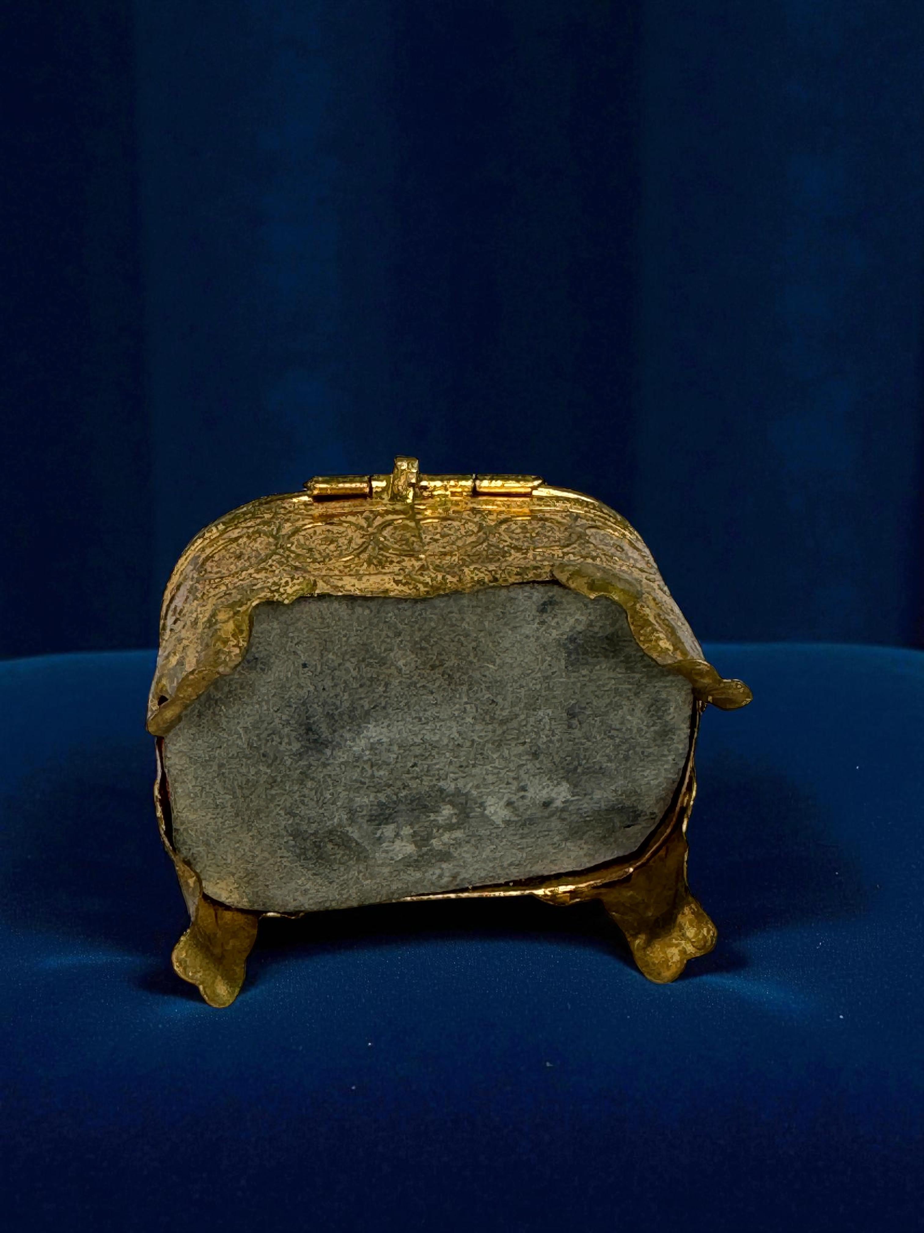 Coffret à bijoux ancien en bronze doré, verre biseauté, cathédrale de Metz, France 1900 en vente 7