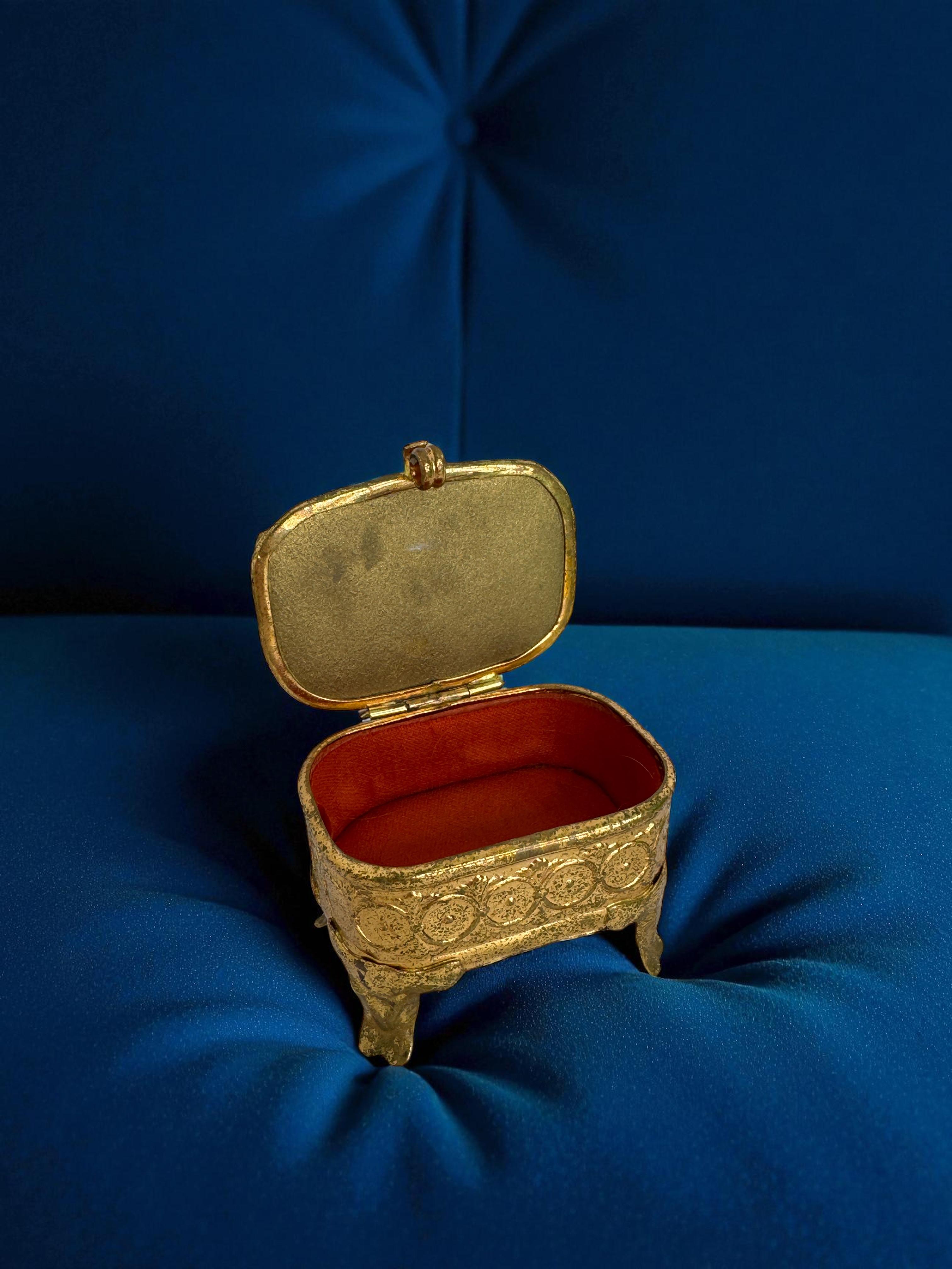 Coffret à bijoux ancien en bronze doré, verre biseauté, cathédrale de Metz, France 1900 en vente 9