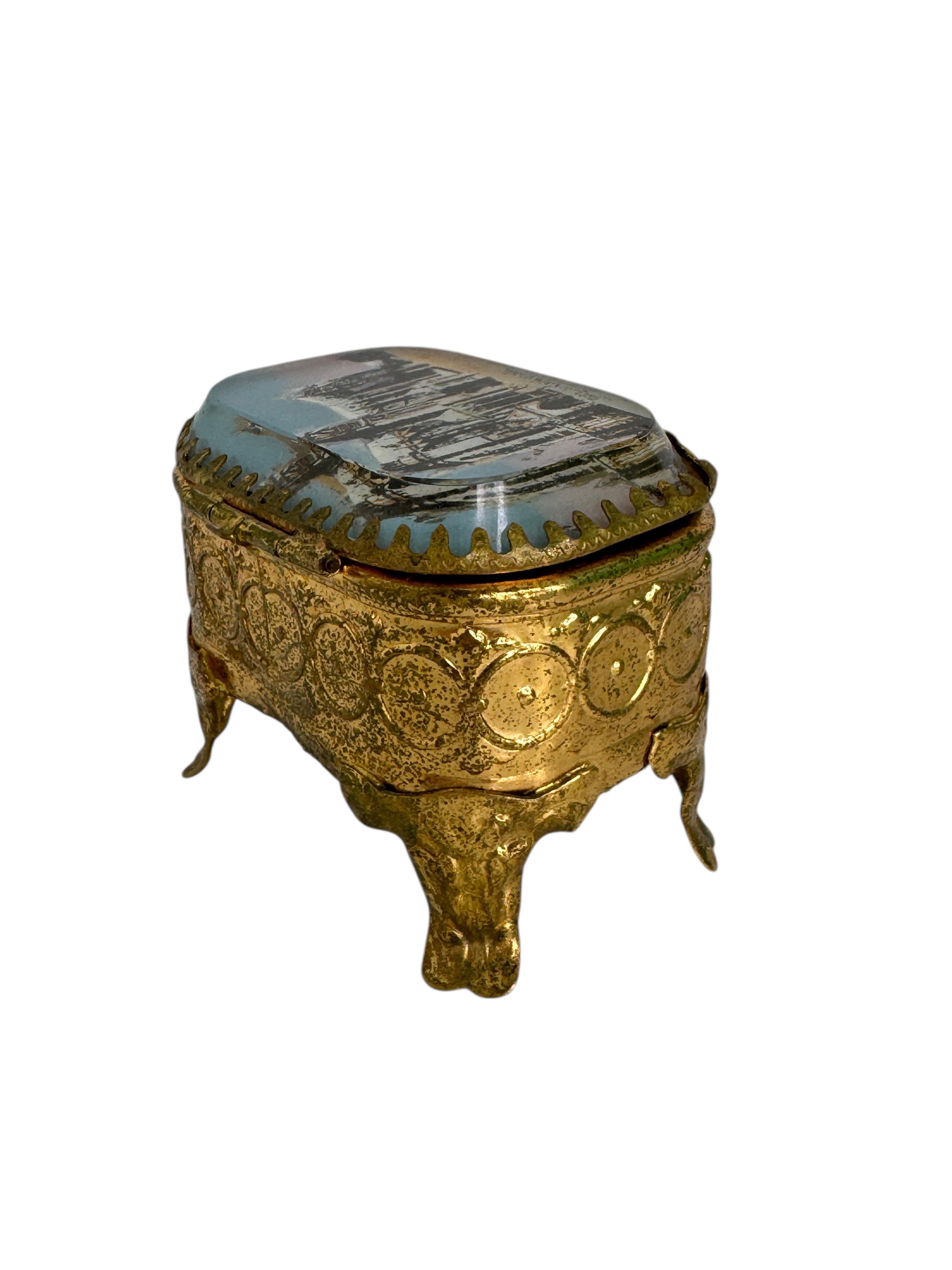 Belle Époque Coffret à bijoux ancien en bronze doré, verre biseauté, cathédrale de Metz, France 1900 en vente