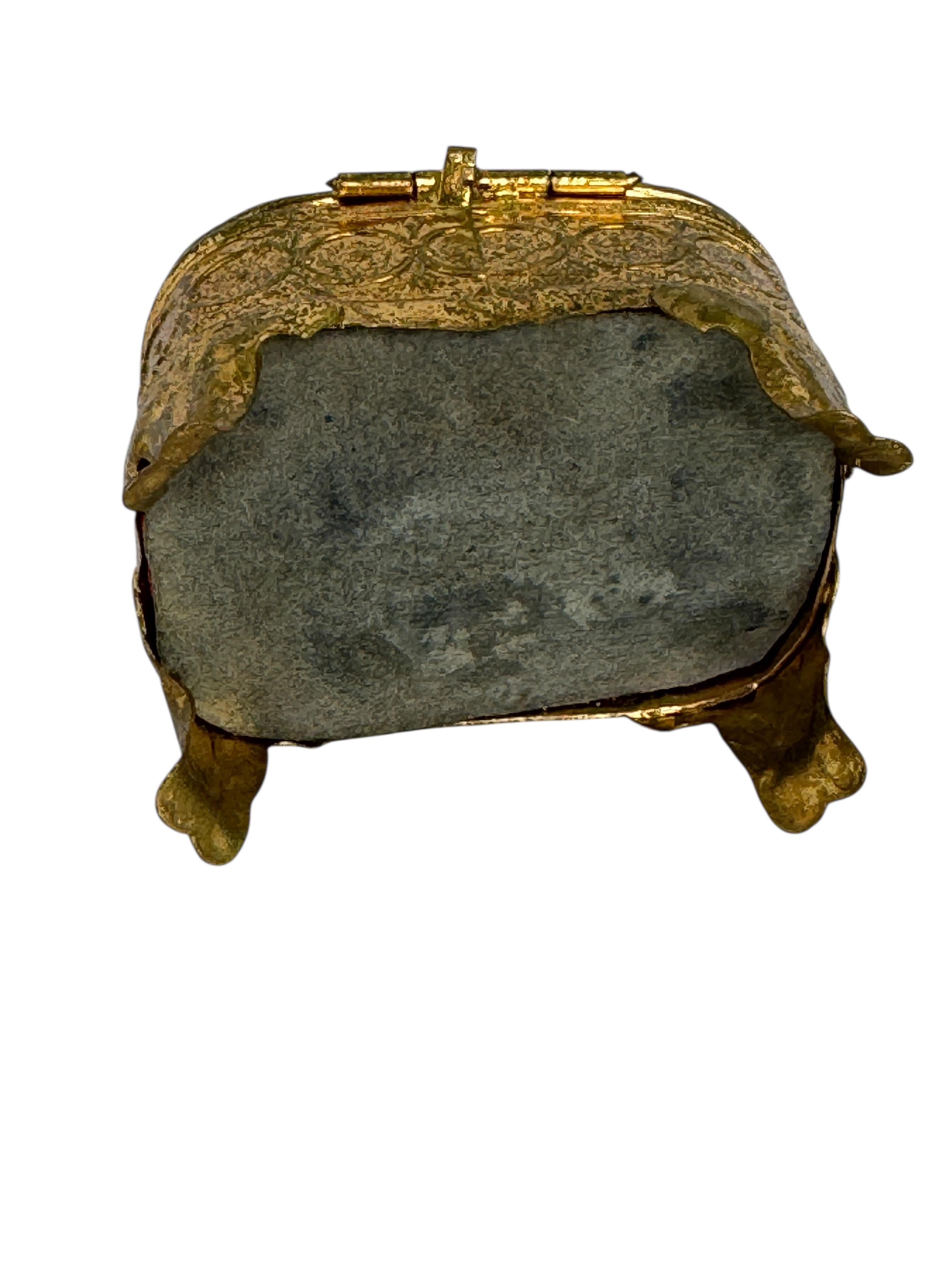 Début du 20ème siècle Coffret à bijoux ancien en bronze doré, verre biseauté, cathédrale de Metz, France 1900 en vente