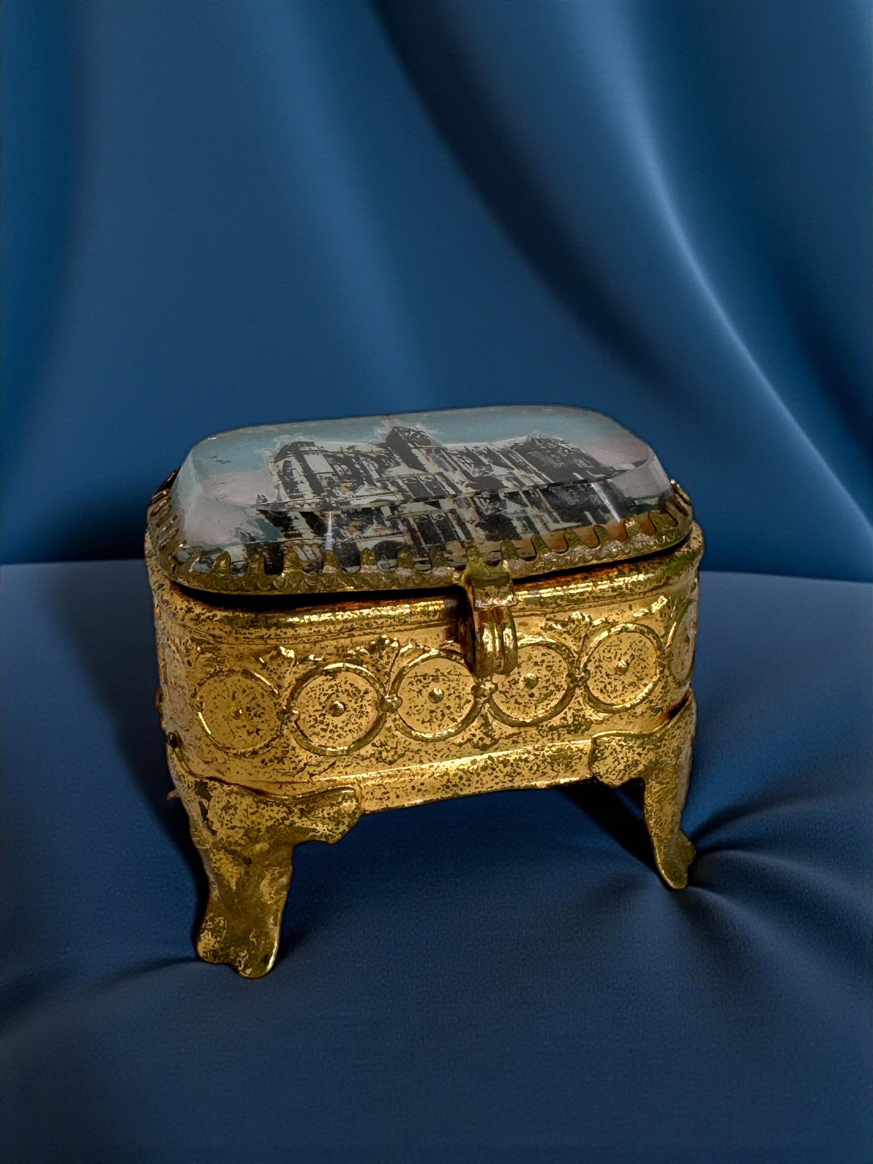 Coffret à bijoux ancien en bronze doré, verre biseauté, cathédrale de Metz, France 1900 en vente 2