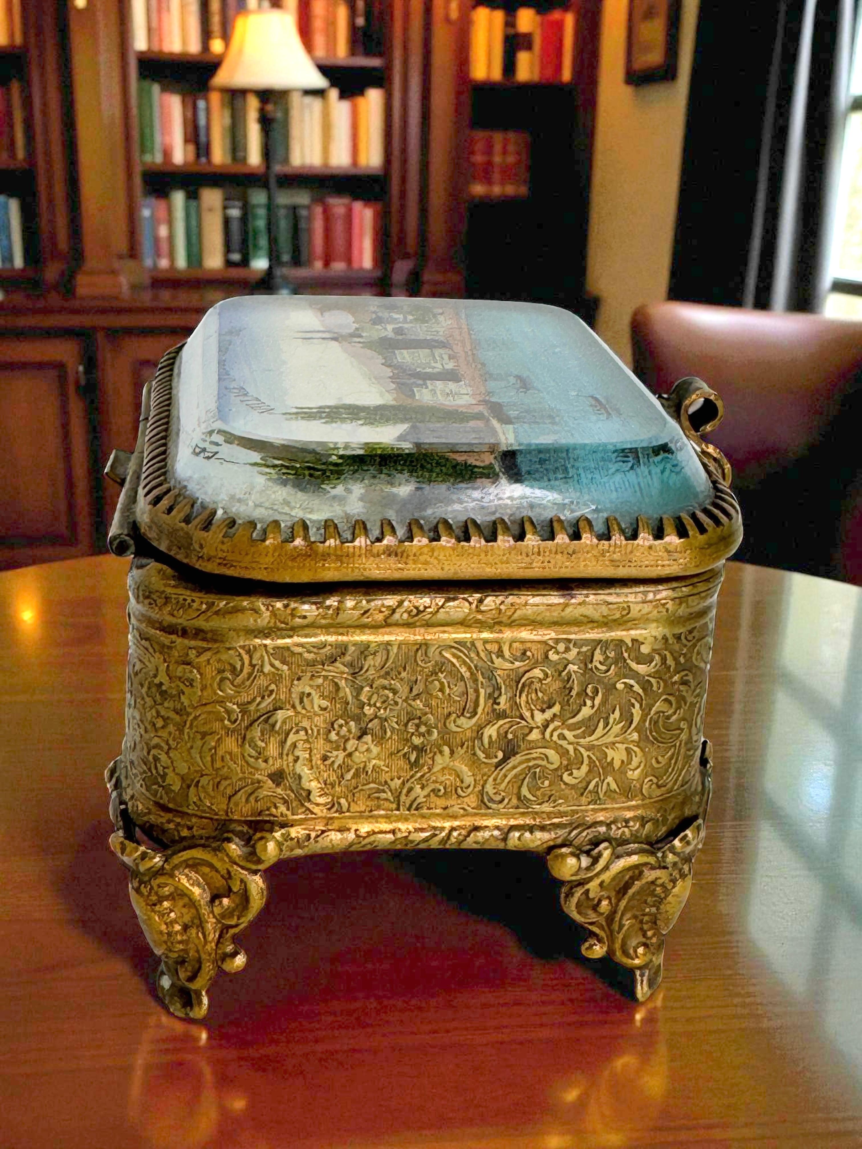 Ancienne boîte à bijoux en bronze doré Antique French Casket Bevelled Glass Paris Village Suisse en vente 8