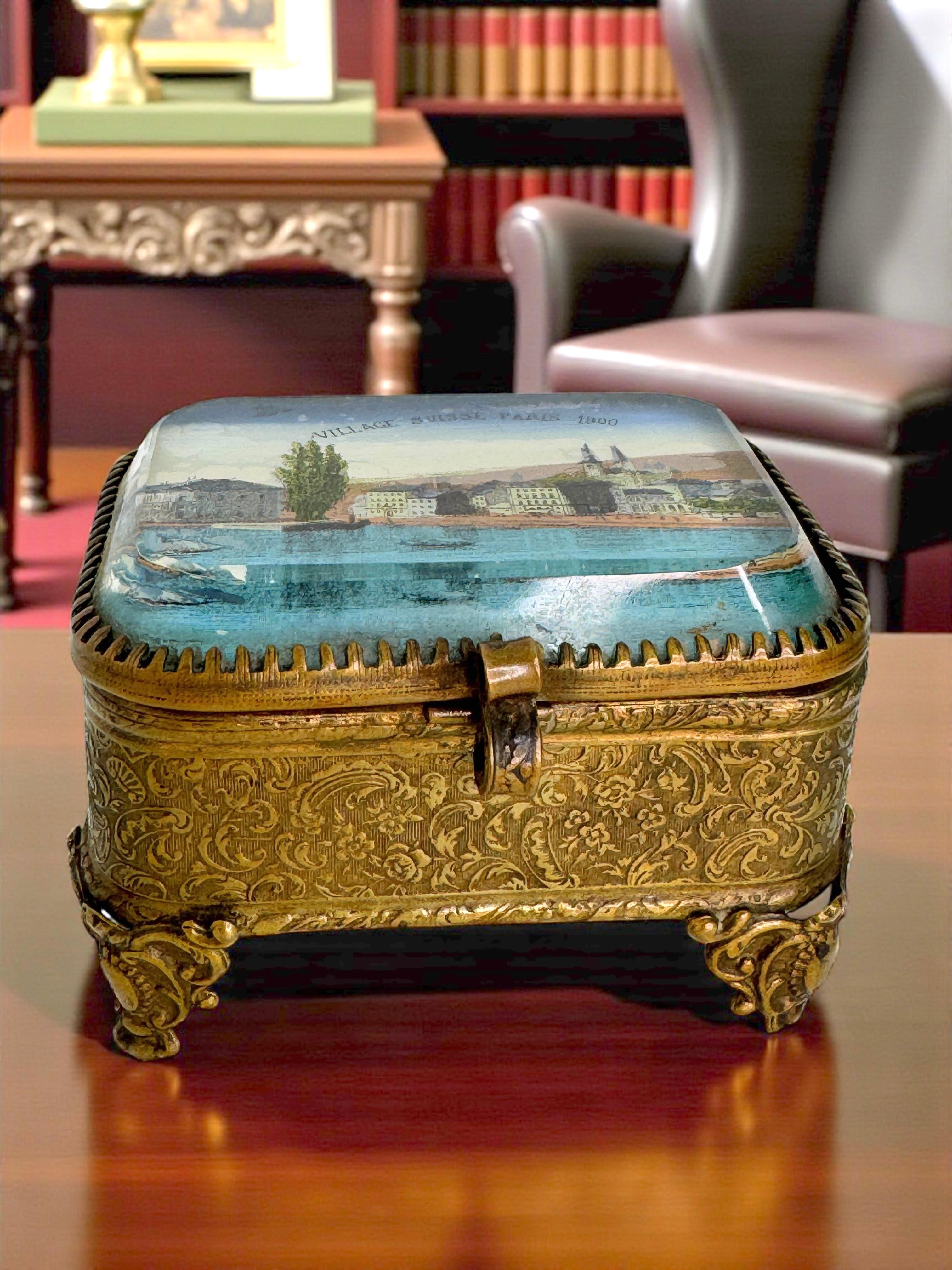 Ancienne boîte à bijoux en bronze doré Antique French Casket Bevelled Glass Paris Village Suisse en vente 2