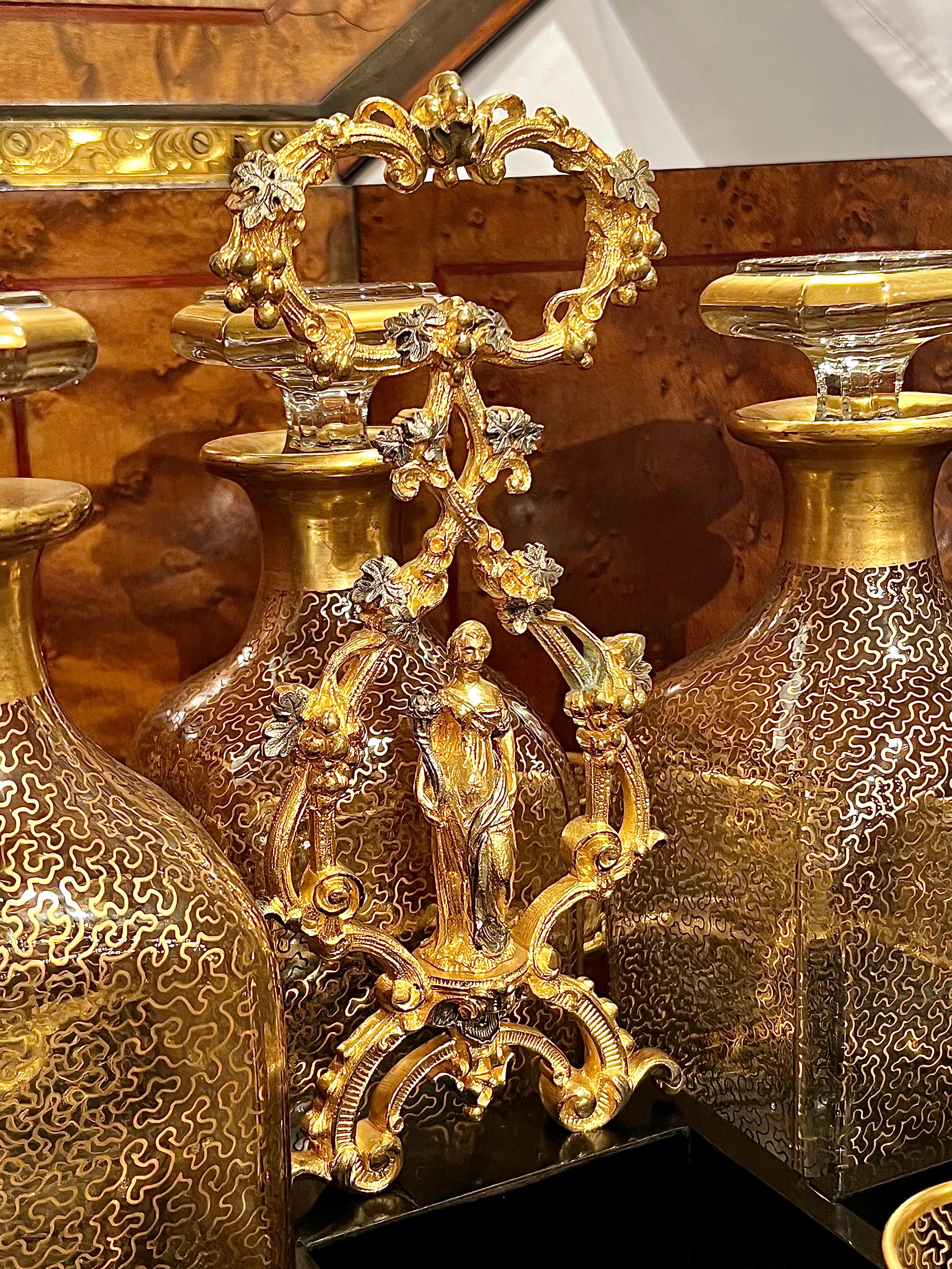 Ancienne Cave À Liqueur en bois de roi monté en bronze doré et en cristal de Baccarat, vers 1880. Bon état - En vente à New Orleans, LA