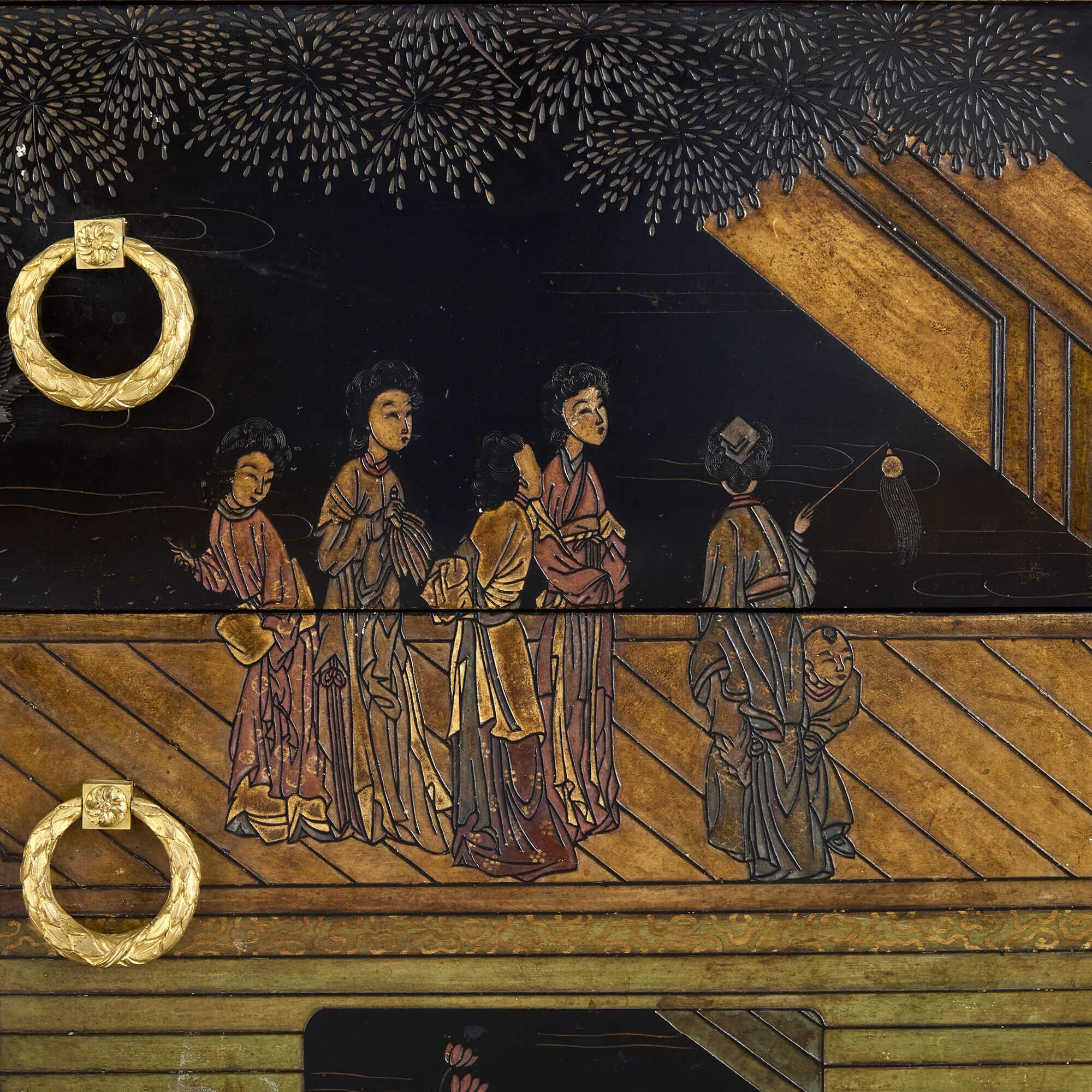 Francese Antica commode in mogano e lacca cinese montata ad ormolu della Maison Forest in vendita