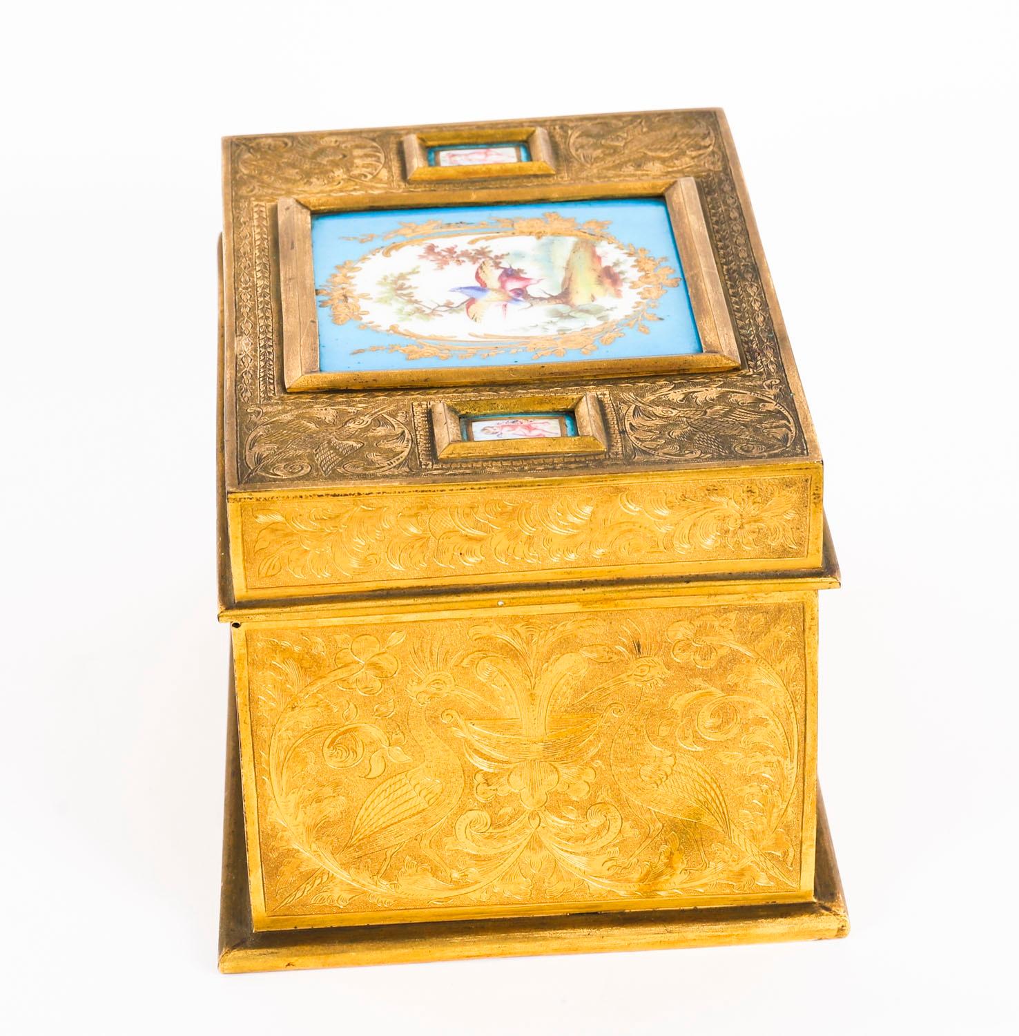 Coffret à bijoux ancien en bronze doré et monté sur Sèvres 19ème siècle en vente 5