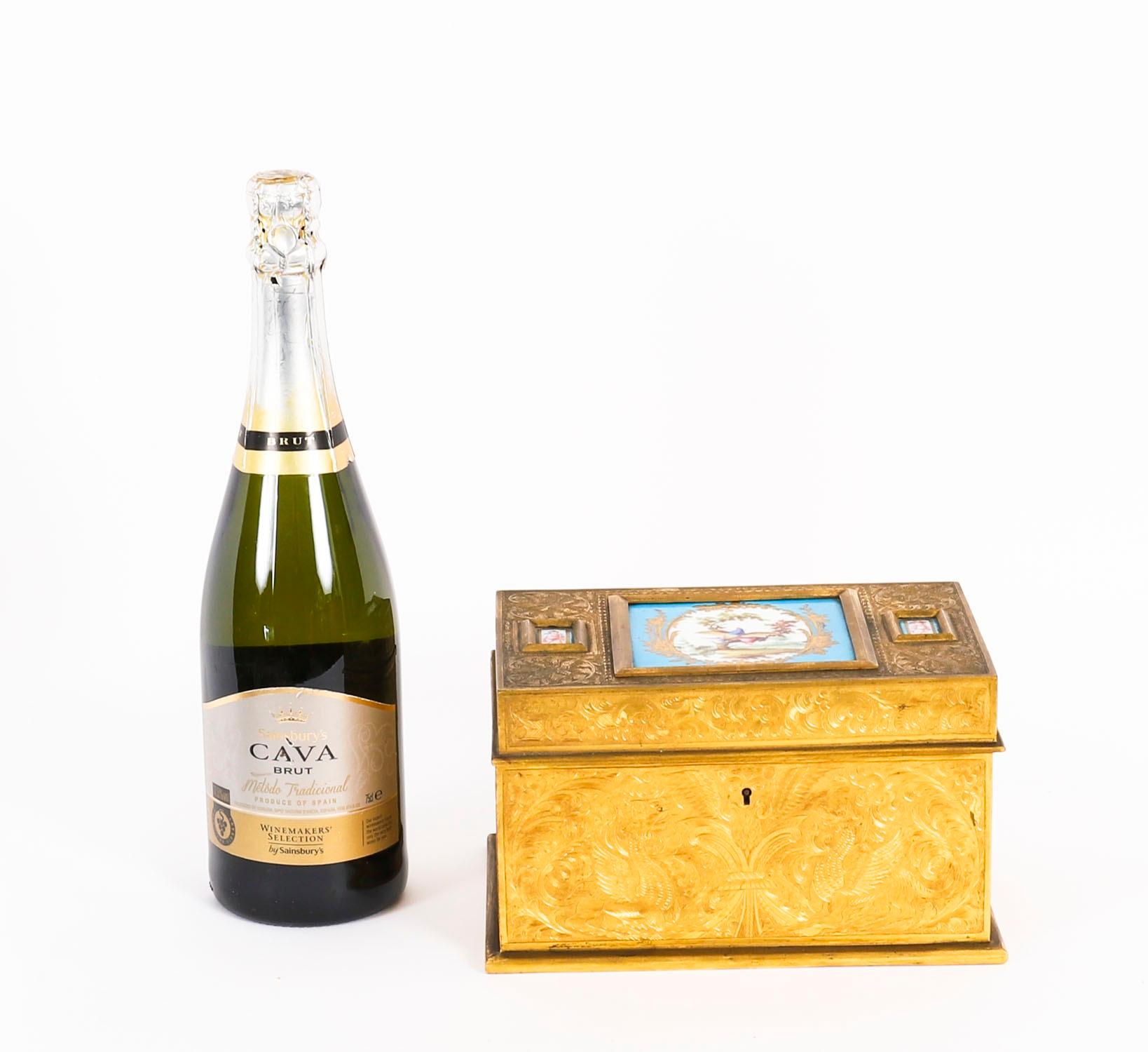 Coffret à bijoux ancien en bronze doré et monté sur Sèvres 19ème siècle en vente 7