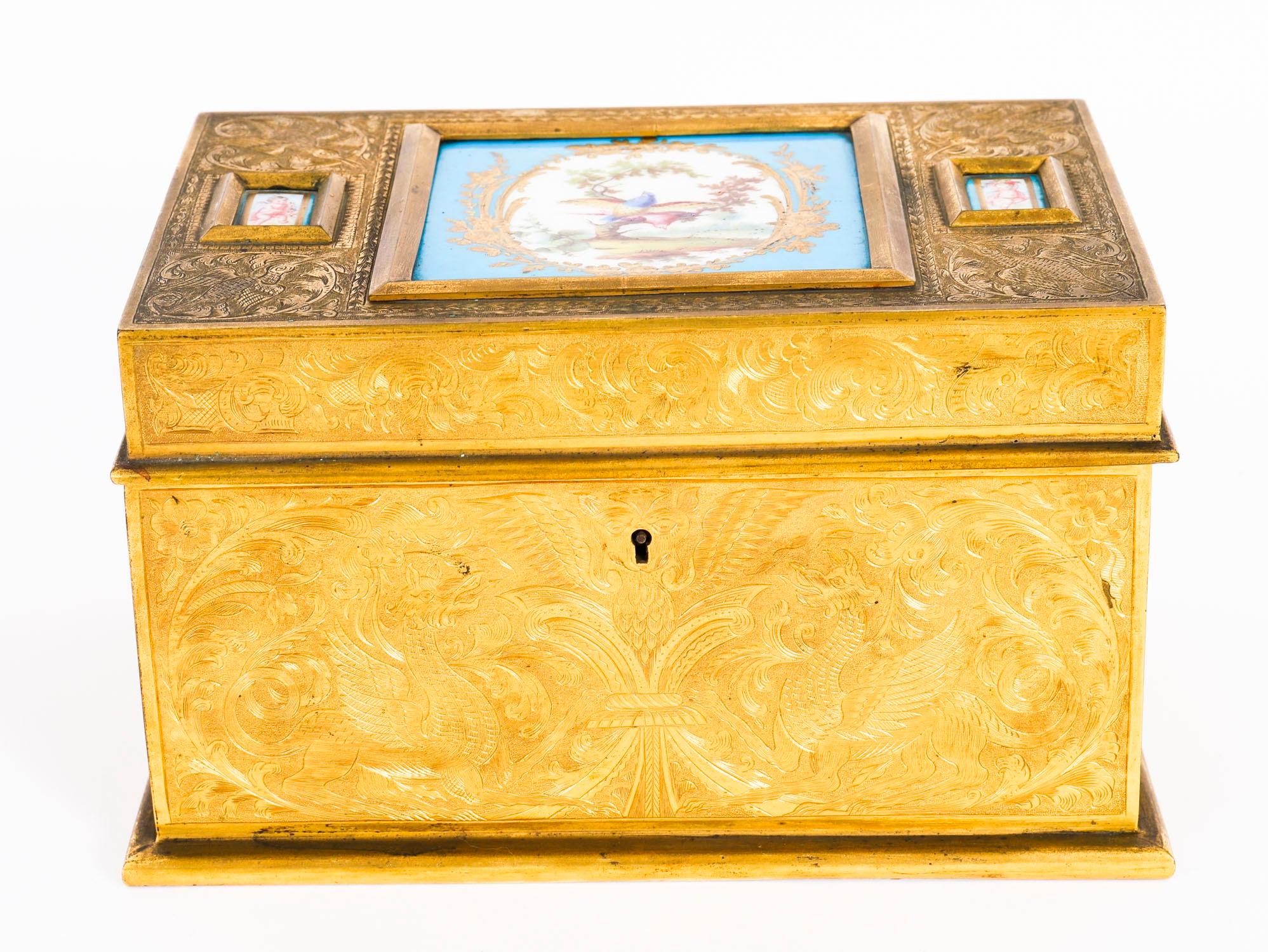 Coffret à bijoux ancien en bronze doré et monté sur Sèvres 19ème siècle en vente 1
