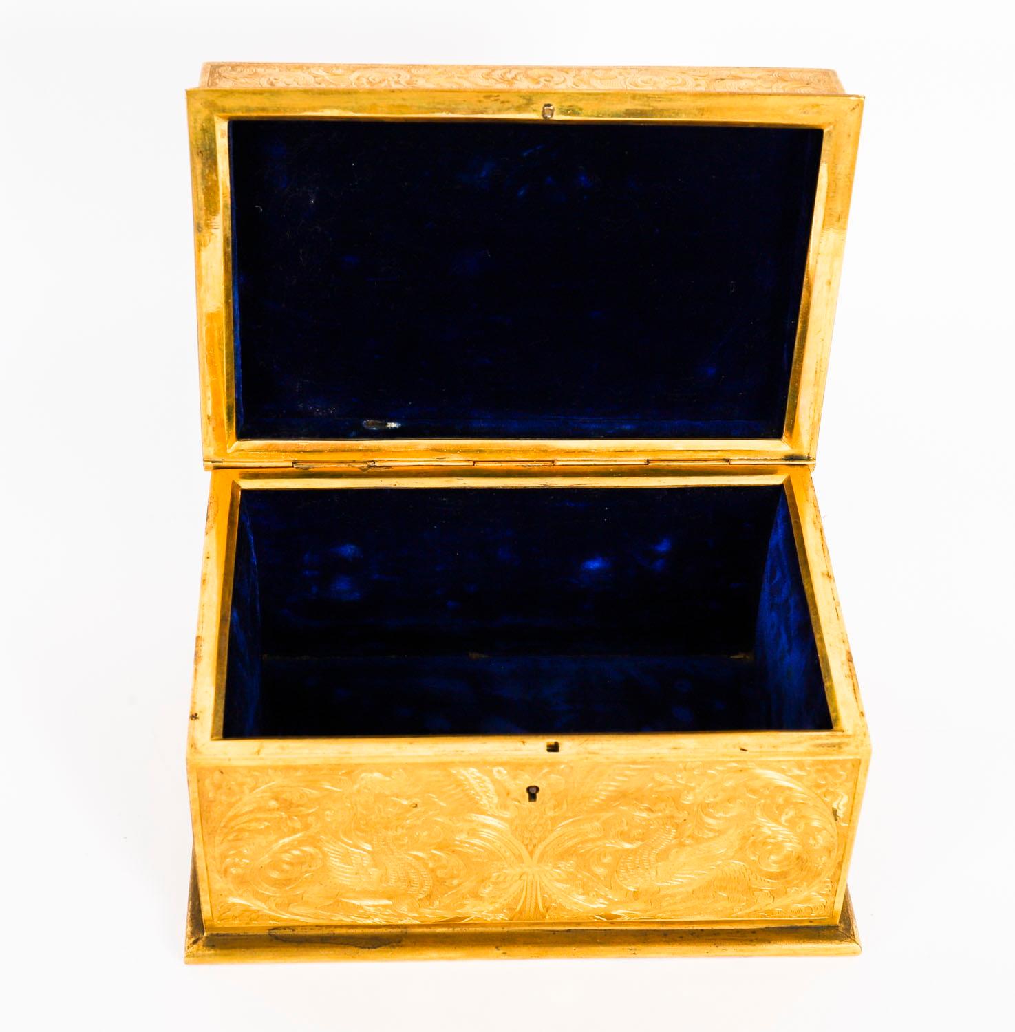 Coffret à bijoux ancien en bronze doré et monté sur Sèvres 19ème siècle en vente 2