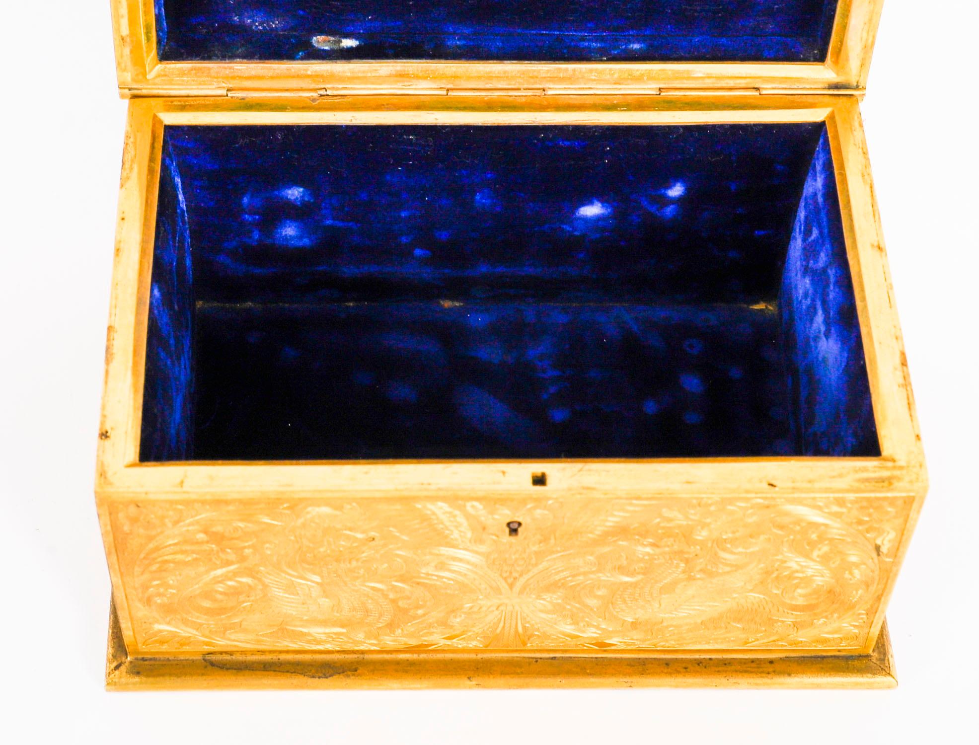 Coffret à bijoux ancien en bronze doré et monté sur Sèvres 19ème siècle en vente 3