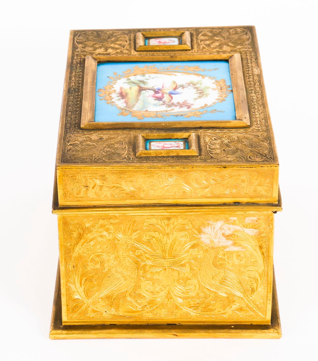 Coffret à bijoux ancien en bronze doré et monté sur Sèvres 19ème siècle en vente 4
