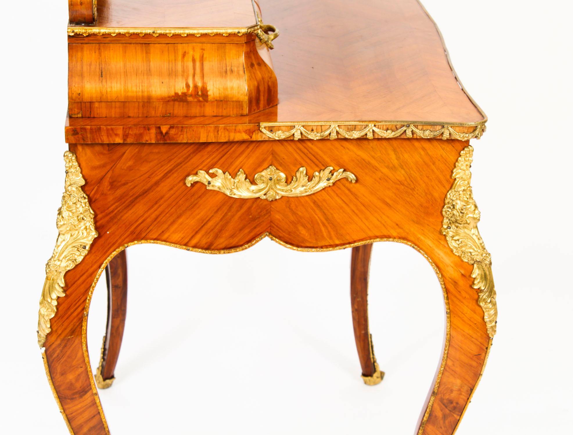 Antique Table de toilette et miroir en porcelaine de Sèvres et bronze doré 19ème siècle en vente 9