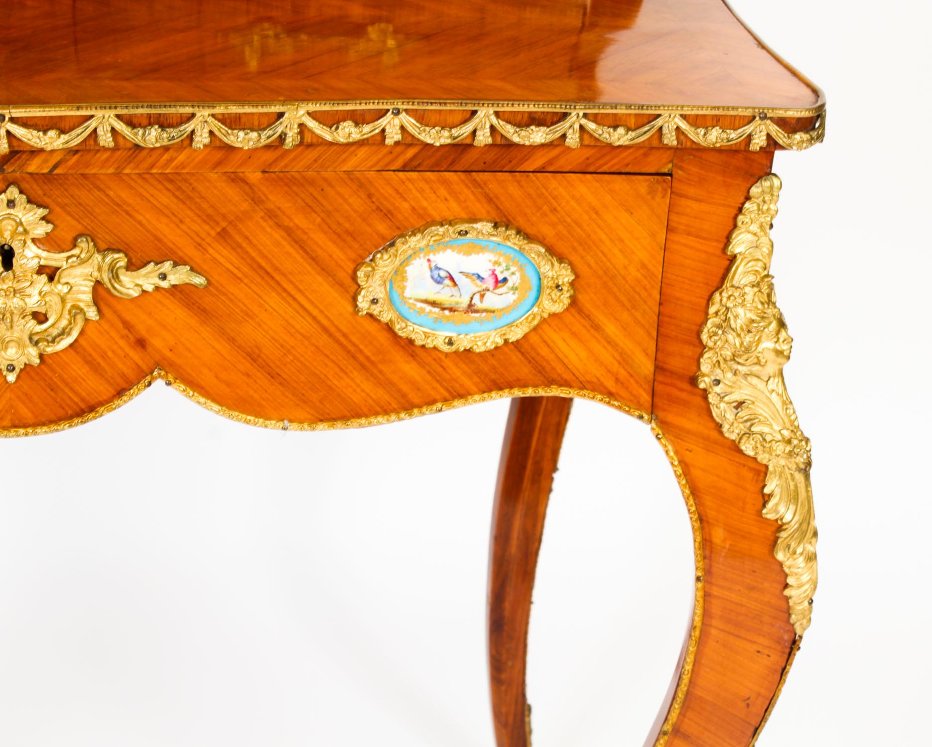 Antique Table de toilette et miroir en porcelaine de Sèvres et bronze doré 19ème siècle en vente 10