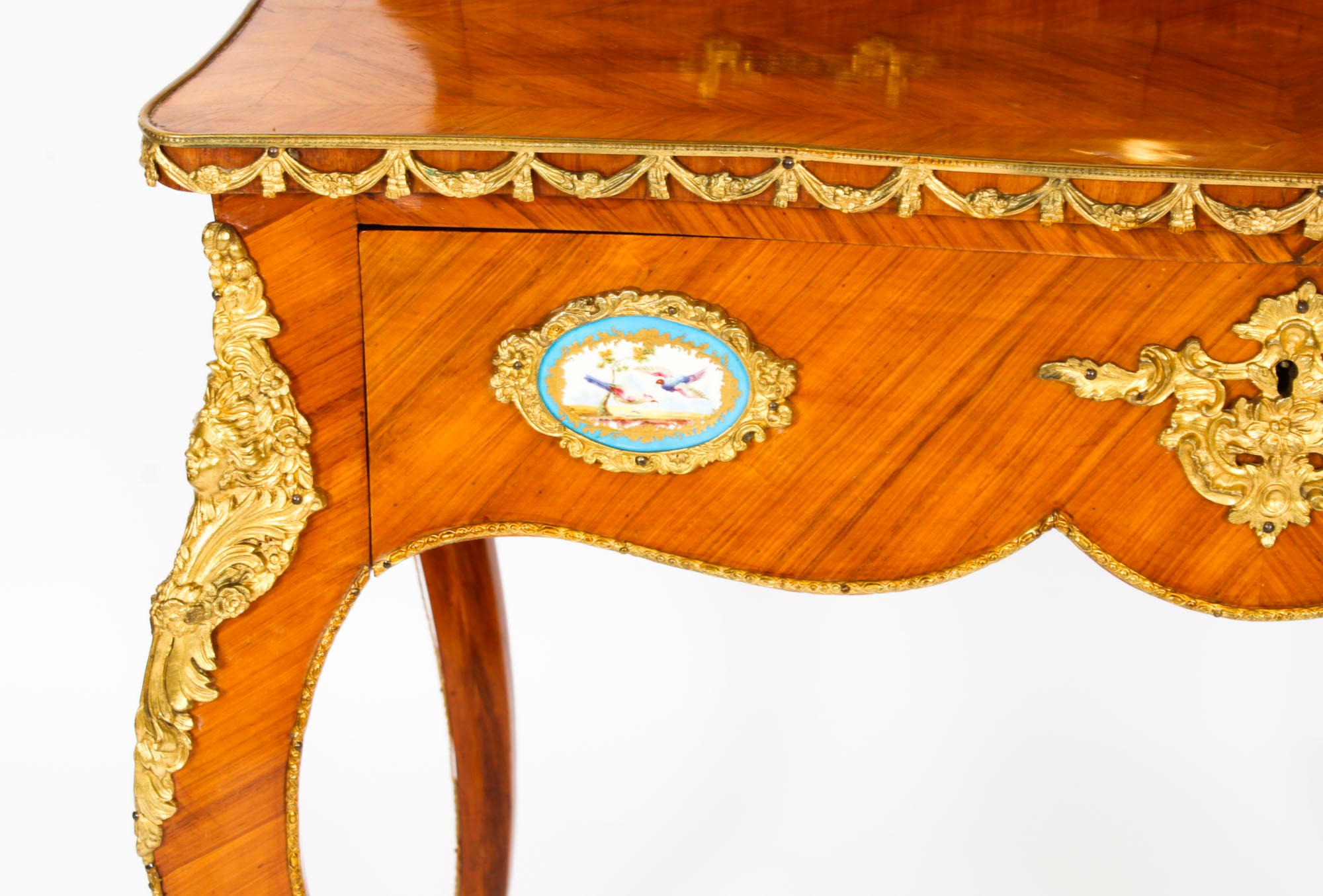 Antique Table de toilette et miroir en porcelaine de Sèvres et bronze doré 19ème siècle en vente 15