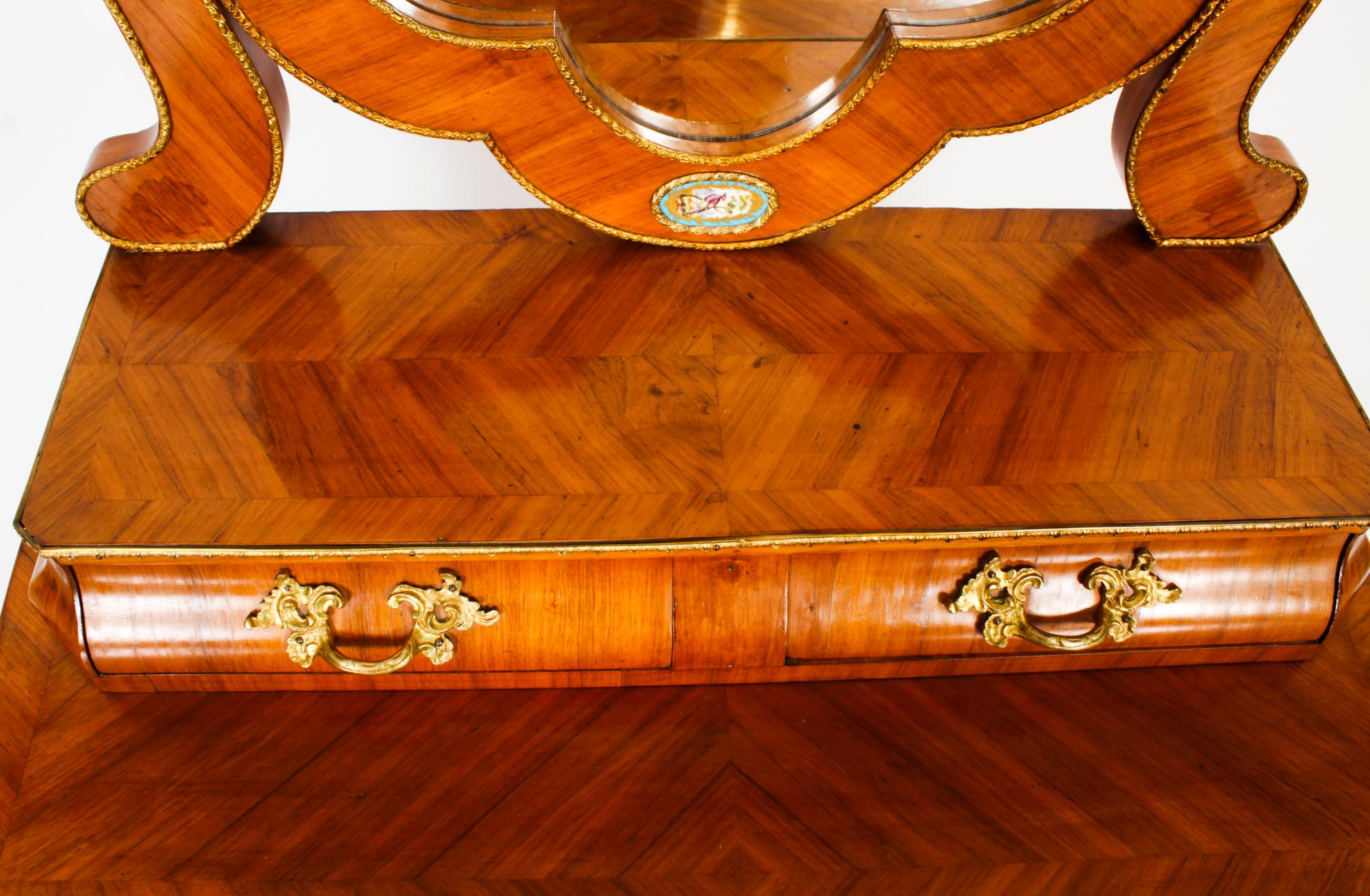 Antique Table de toilette et miroir en porcelaine de Sèvres et bronze doré 19ème siècle en vente 2