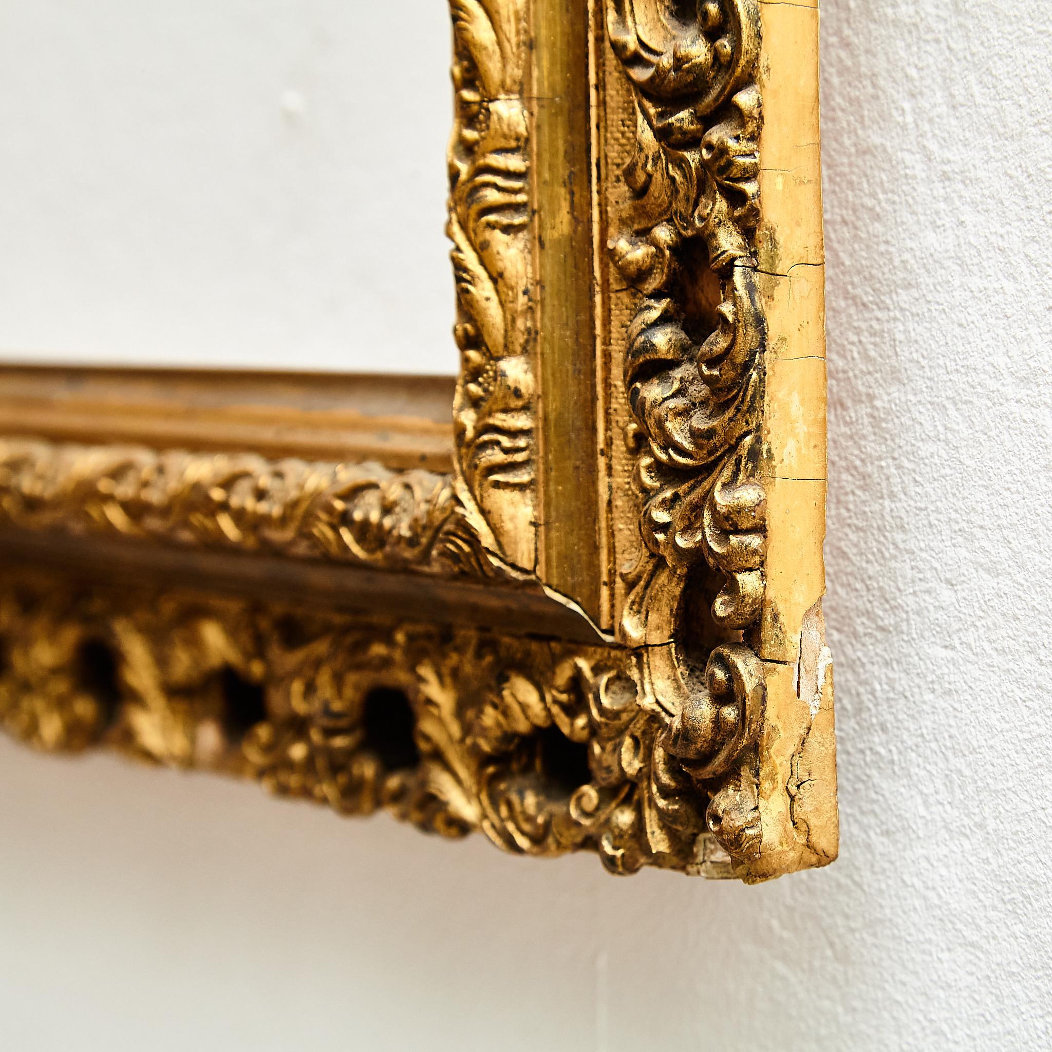 Antiguo marco de madera dorada ornamental, circa 1930 en venta 2