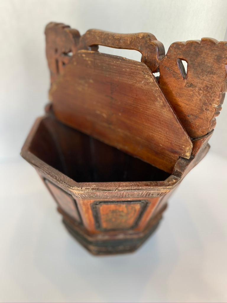 Chinese Export Antique Ornamental Chinese Water Bucket