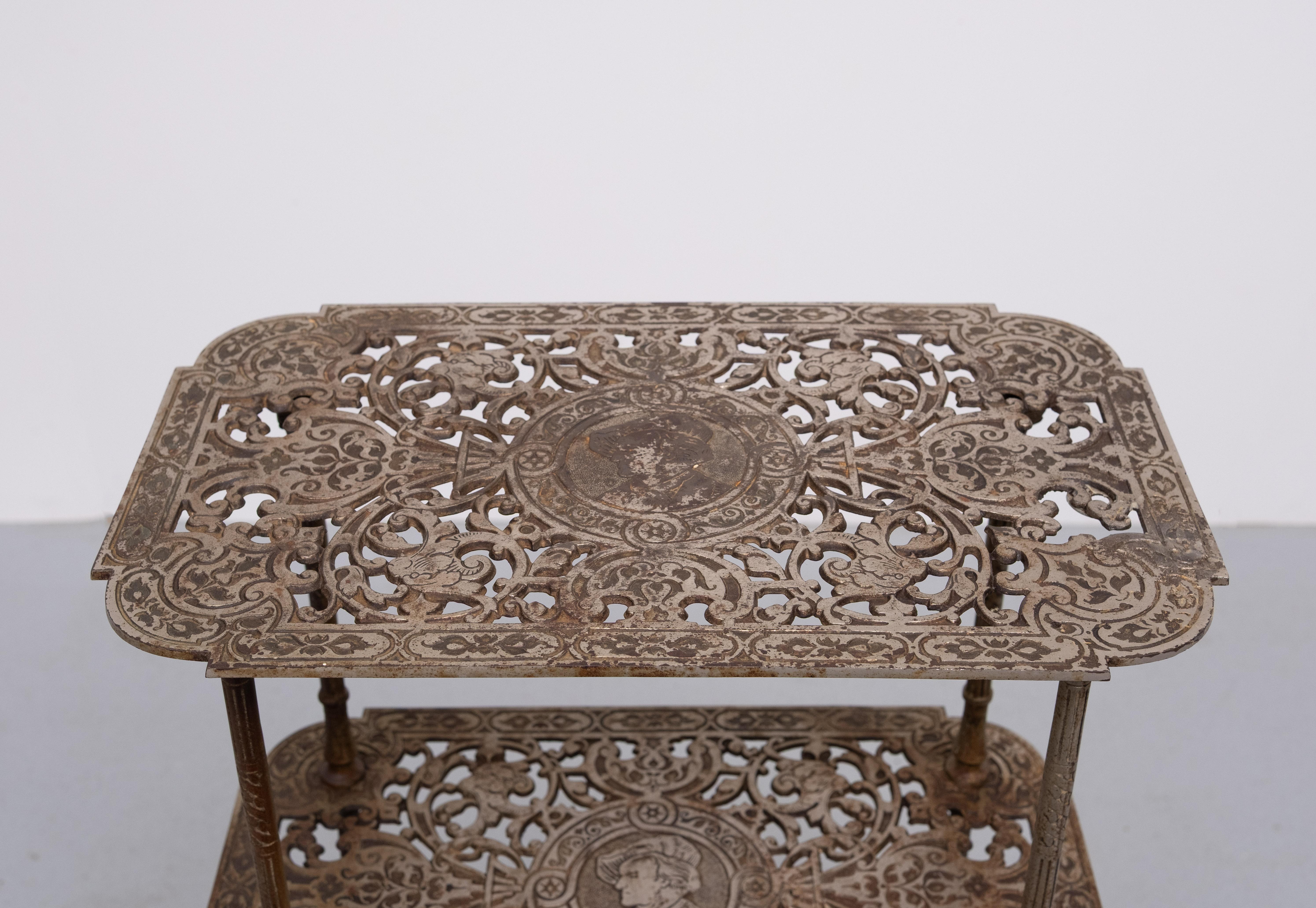 Antique Ornate Cast Iron French Brass 3 tier side table. im Angebot 4