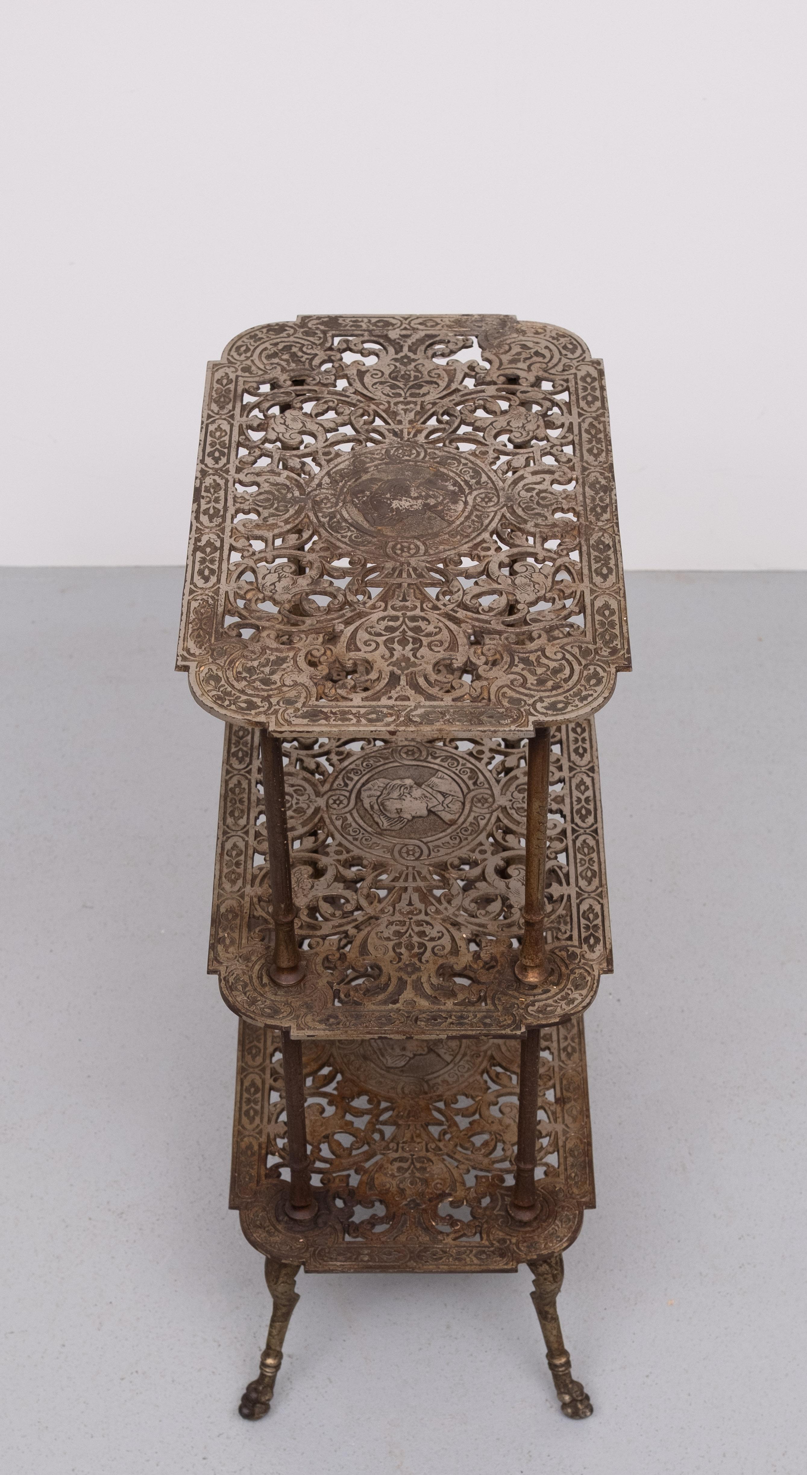 Antique Ornate Cast Iron French Brass 3 tier side table. im Angebot 2