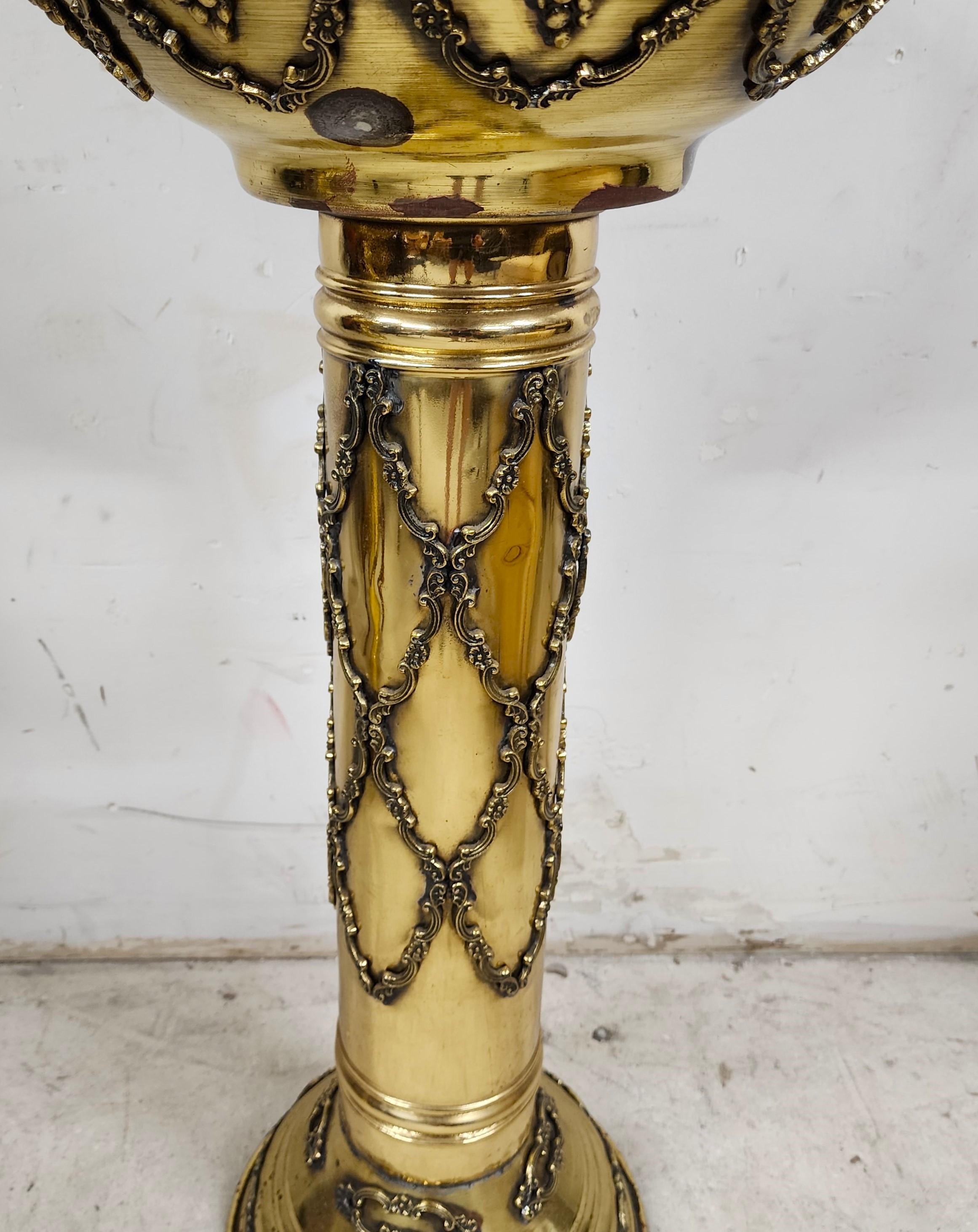 Antique Ornate Pedestal Brass Planter Stands, Set of 2 In Good Condition For Sale In Lake Worth, FL