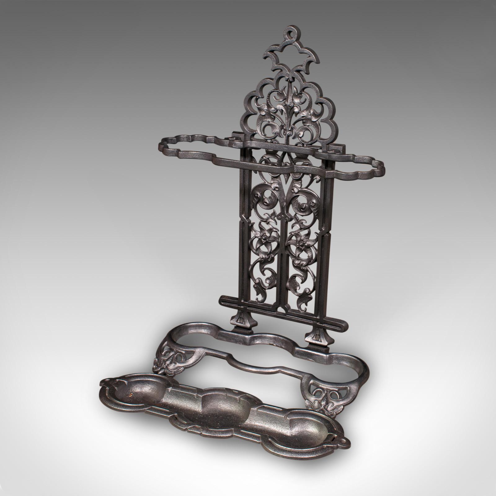 Victorien tardif Antique Stand Sticks orné, anglais, Umbrella Looping, victorien, goût jacobéen en vente