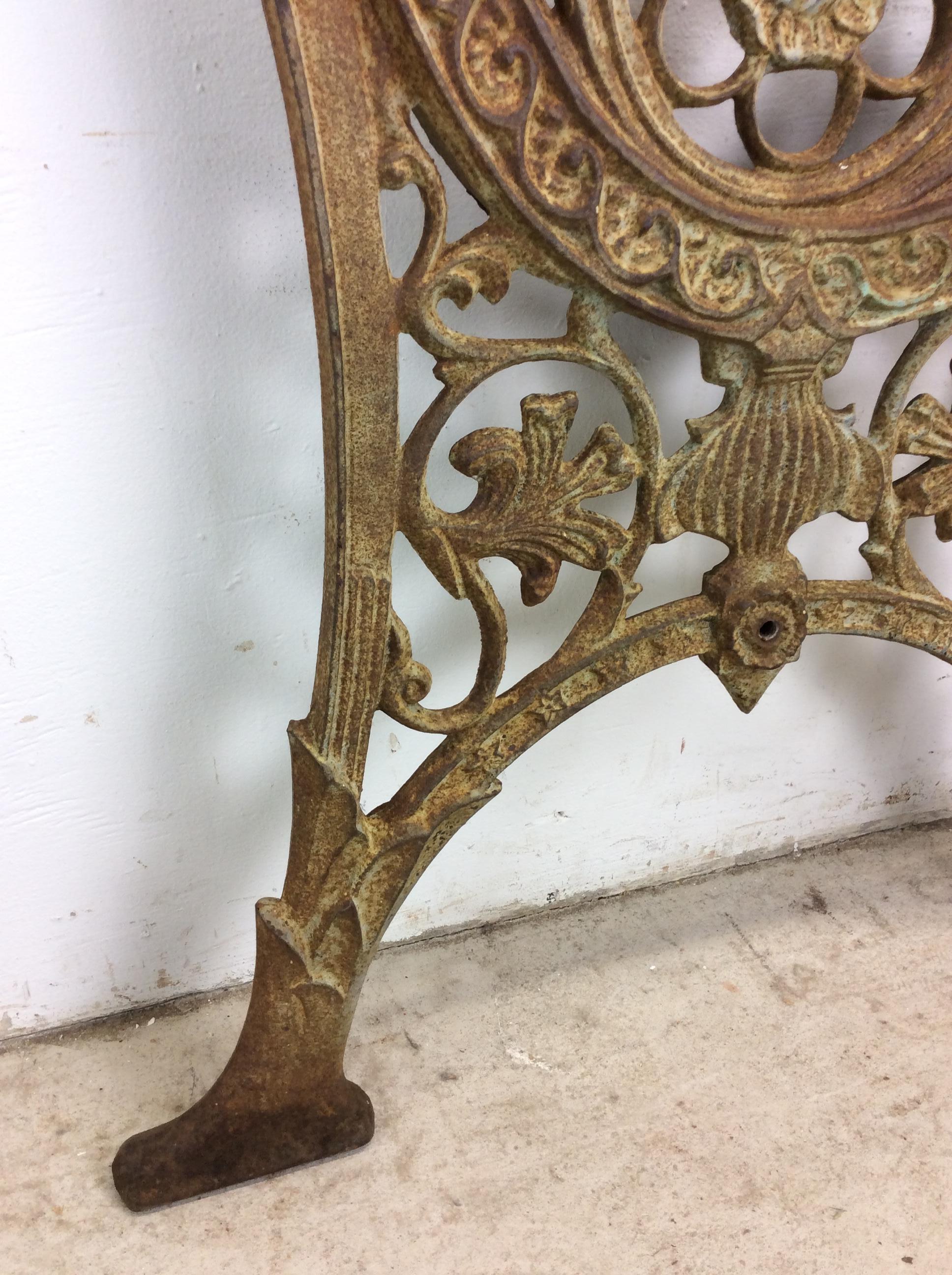 Bancs d'extérieur en fer forgé orné antique en vente 3