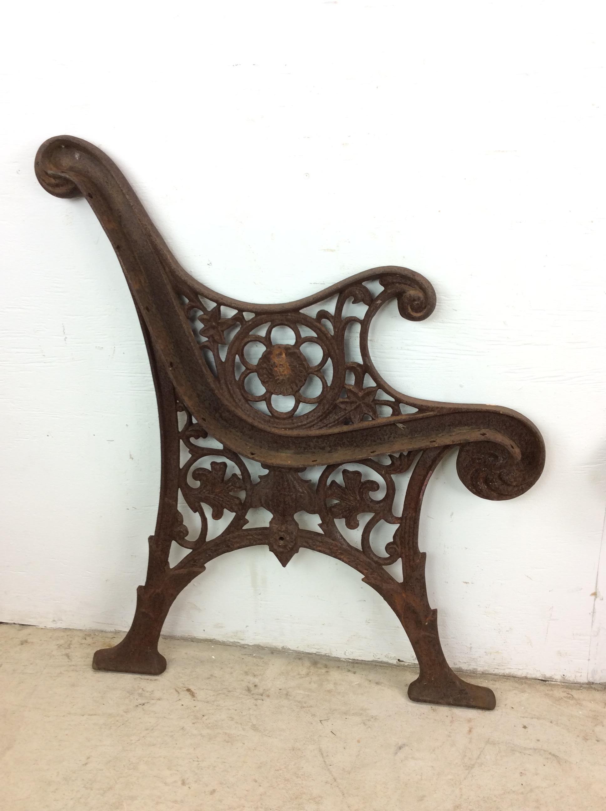 Bancs d'extérieur en fer forgé orné antique en vente 8