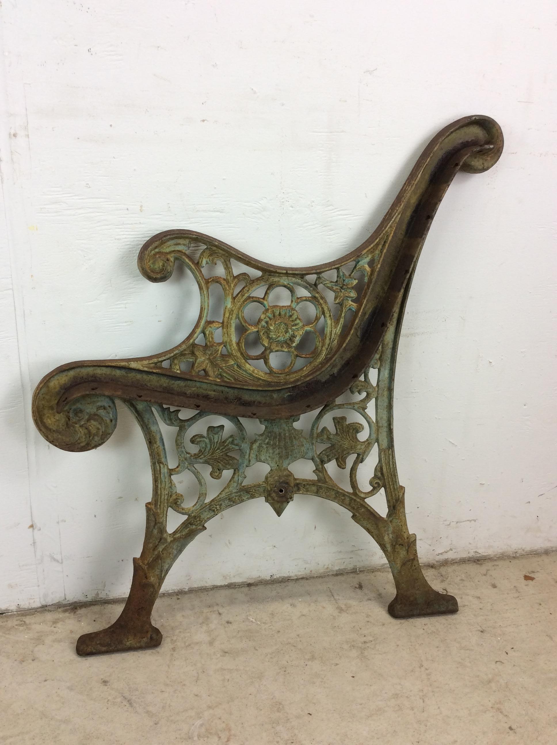Bancs d'extérieur en fer forgé orné antique en vente 9