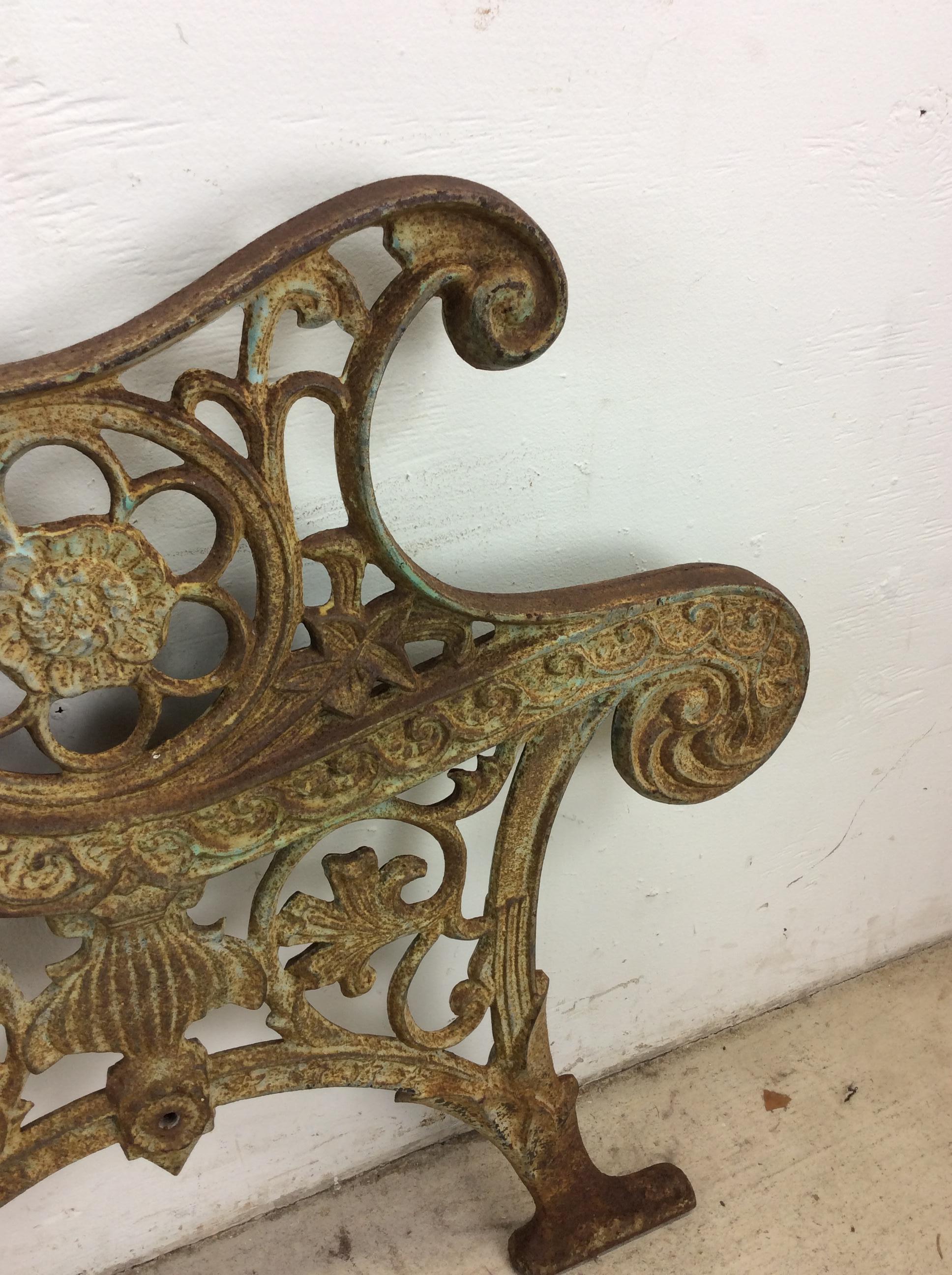 Bancs d'extérieur en fer forgé orné antique en vente 2