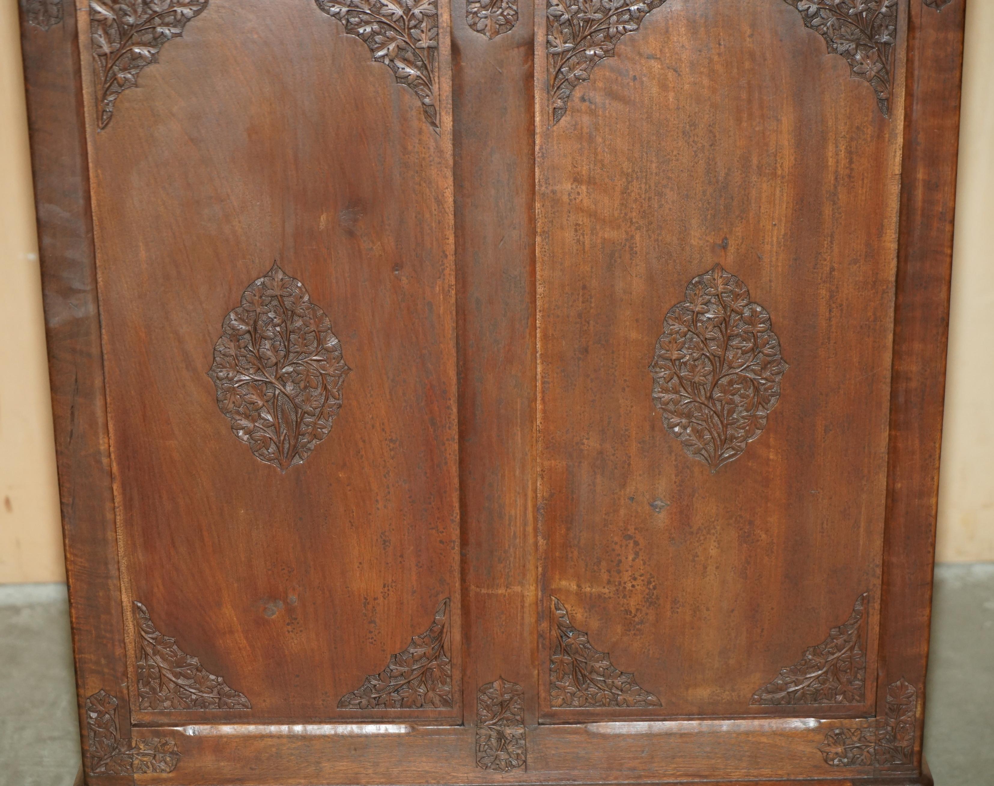 BAR BAR DI BIBLIOTECA CON CHIAVE ANTIQUE ORNATAMENTE INCISO DI COLONIAL BRITANNICO in vendita 6