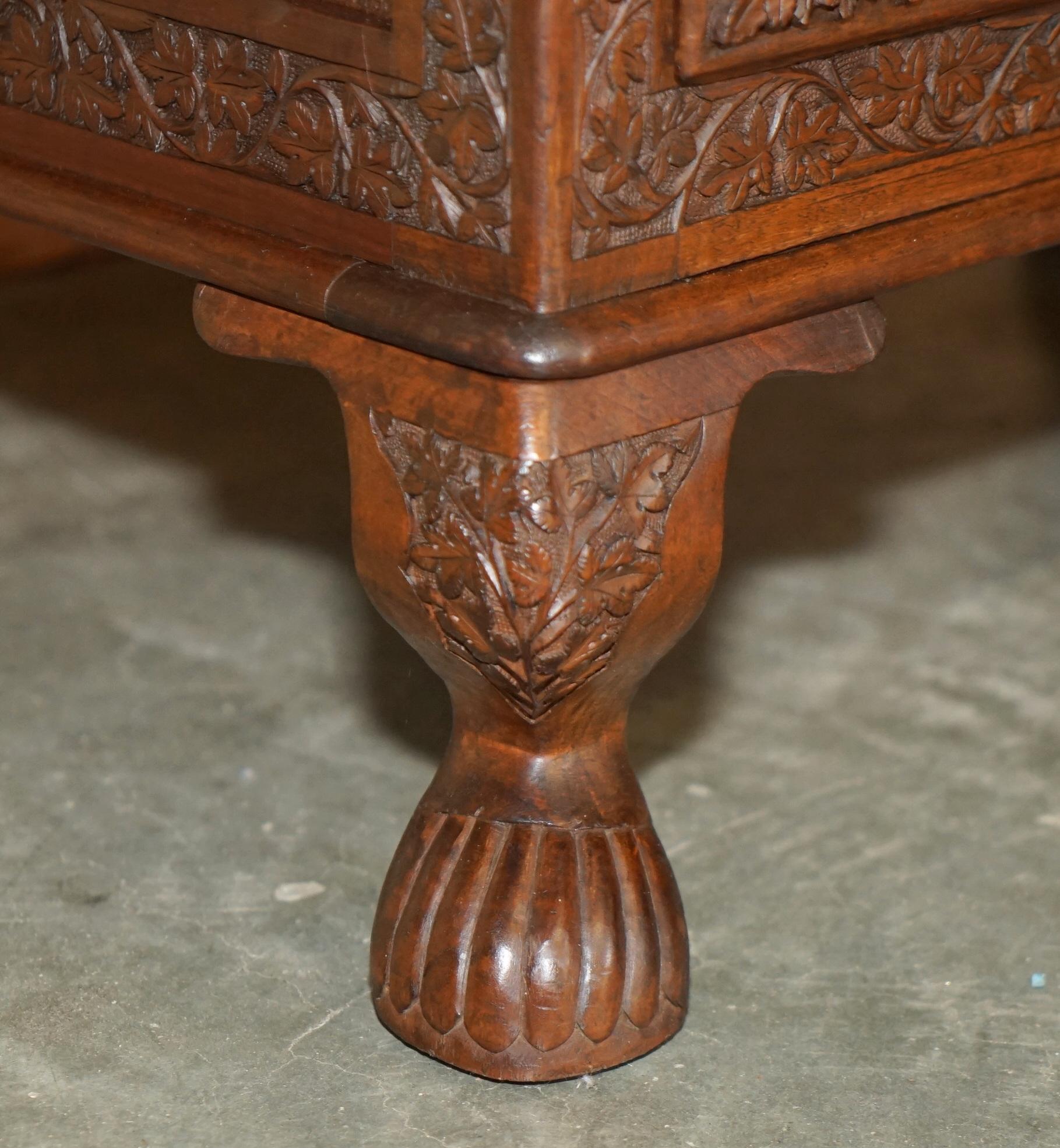 Inizio XX secolo BAR BAR DI BIBLIOTECA CON CHIAVE ANTIQUE ORNATAMENTE INCISO DI COLONIAL BRITANNICO in vendita