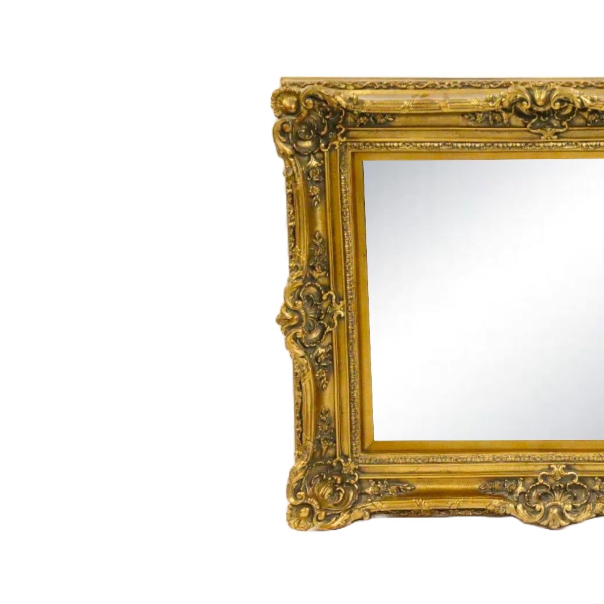Antike kunstvoll geschnitzt Giltwood Frame Hanging Wall Mirror (Handgeschnitzt) im Angebot