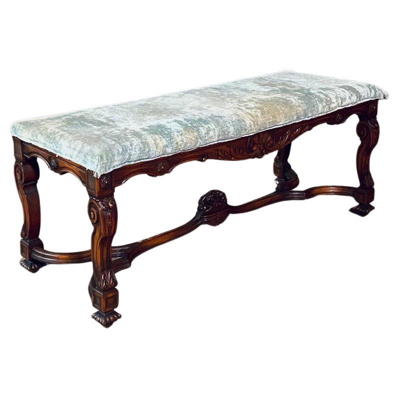 Antike kunstvoll geschnitzte italienische Barock-Stil Nussbaum Bank w / Claw Feet im Angebot