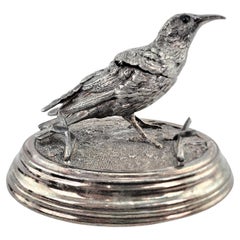 Encrier ou porte-stylo oiseau figuratif ancien en métal argenté et moulé de façon ornementale