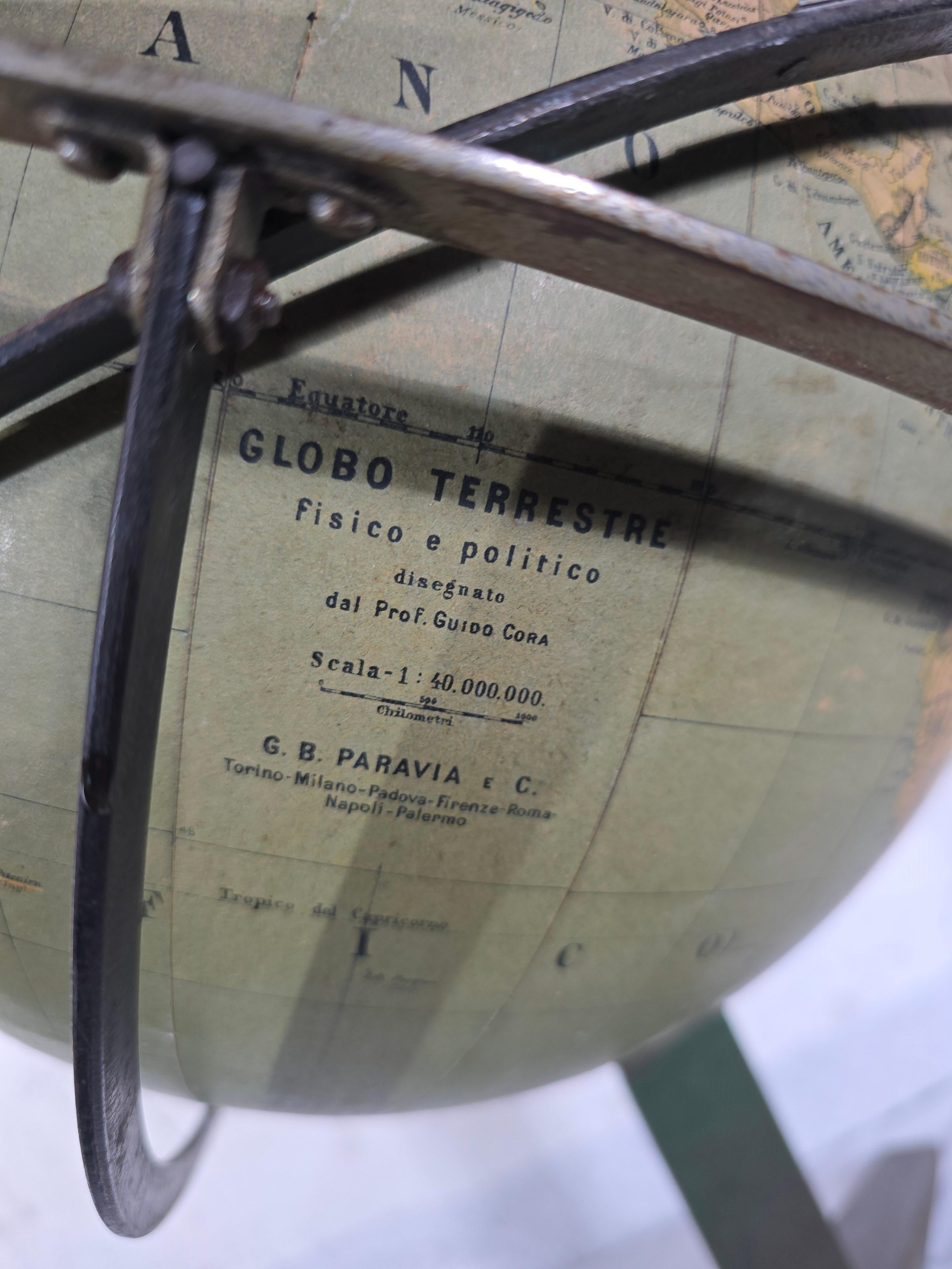 Rare and collectible orrery (tellurium) produced by the renowned Italian maker Paravia, Torino in 1900. This finely crafted planetary model illustrates the Earth-Sun-Moon system, demonstrating their relative movements and orbital mechanics.

The