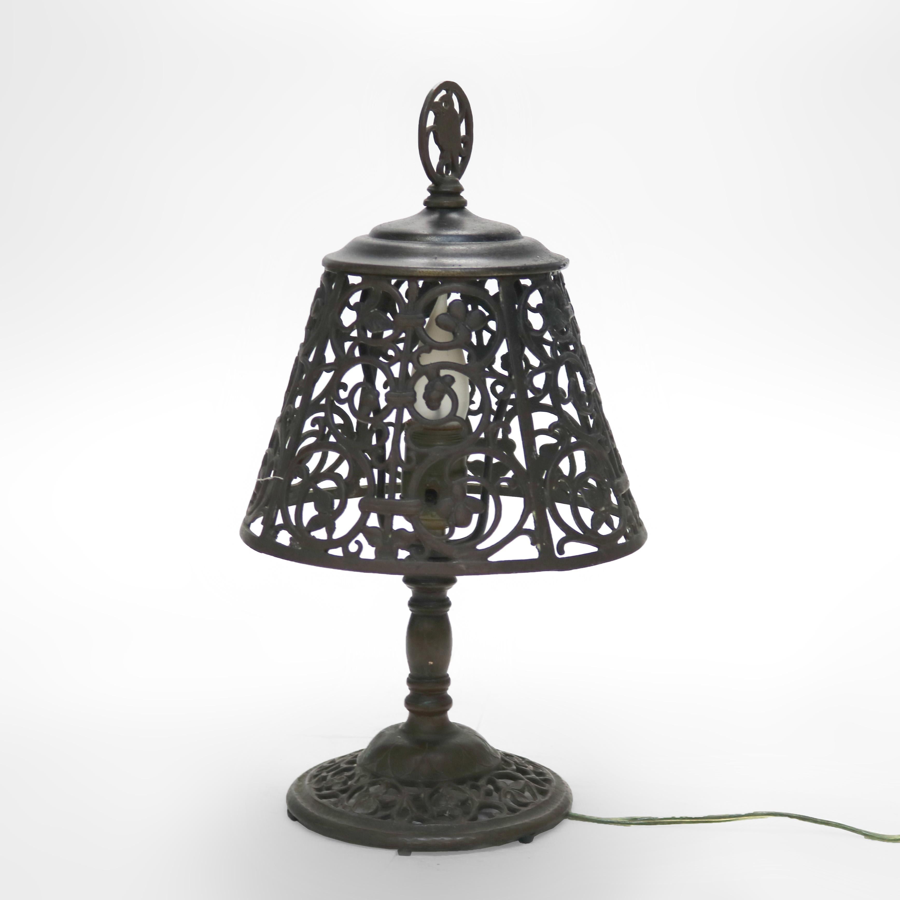 Ancienne lampe de table en bronze Oscar Bach Arts & Crafts, non signée, C1920

Mesures - 15,25 