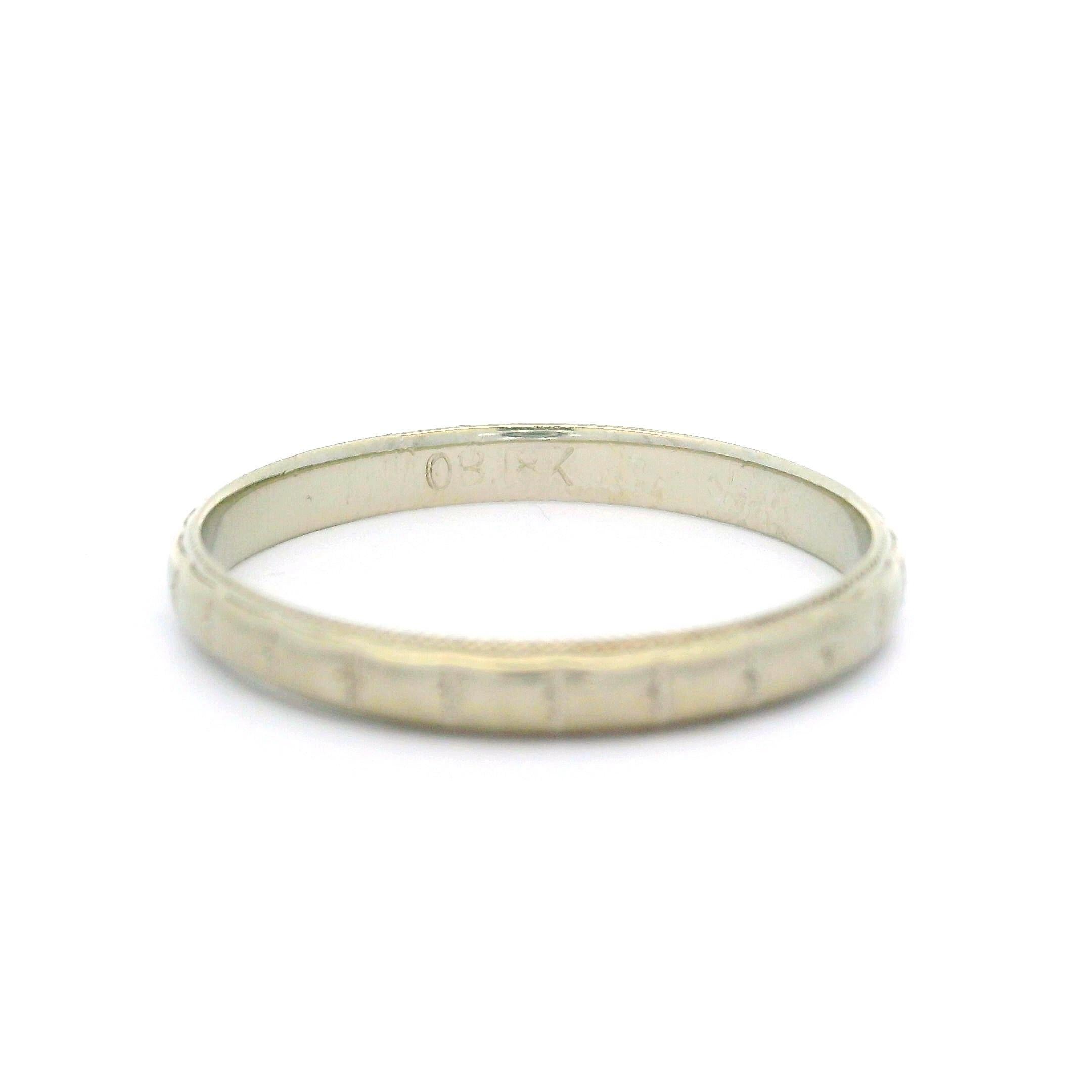 Material: Oro blanco macizo de 18 quilates
Peso: 1.82 gramos
Tamaño del anillo: 7,0 (ajustado al dedo, no se puede ajustar el tamaño)
Anchura del anillo: 2,5 mm (0,10