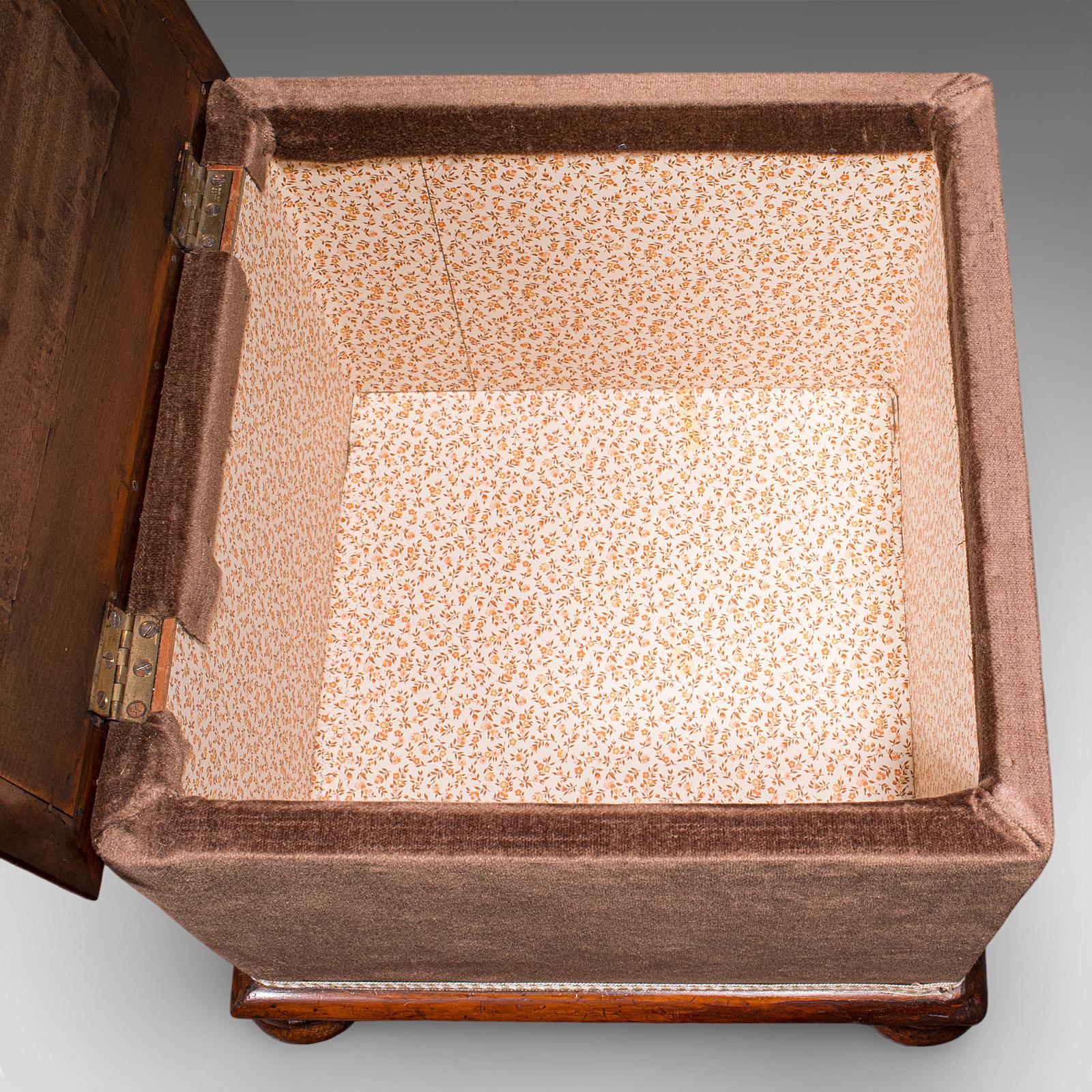 Antiguo Escabel Otomano, Inglés, Punto de Aguja, Taburete Vestidor, Victoriano, 1860 en venta 4