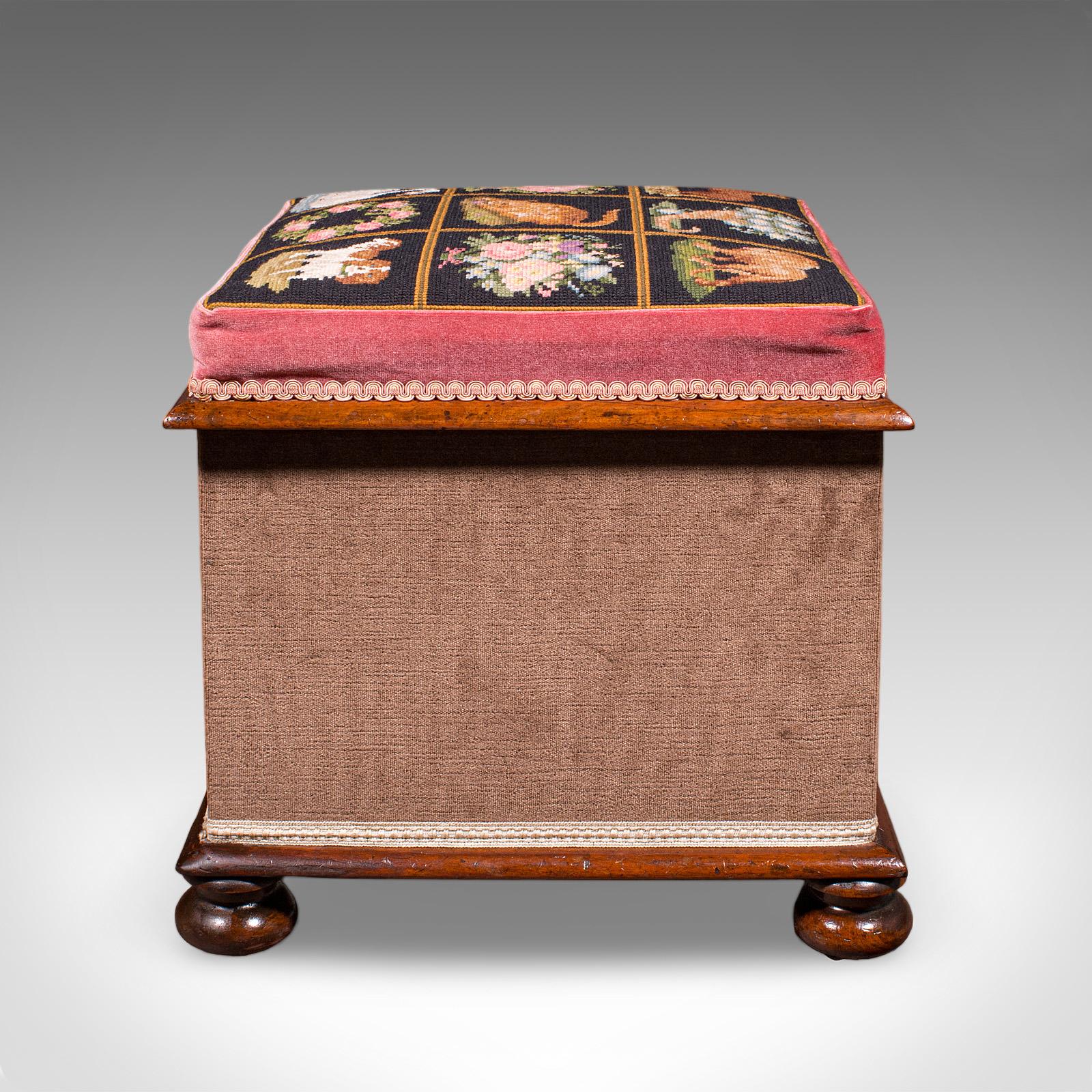 Antiguo Escabel Otomano, Inglés, Punto de Aguja, Taburete Vestidor, Victoriano, 1860 Mediados del siglo XIX en venta