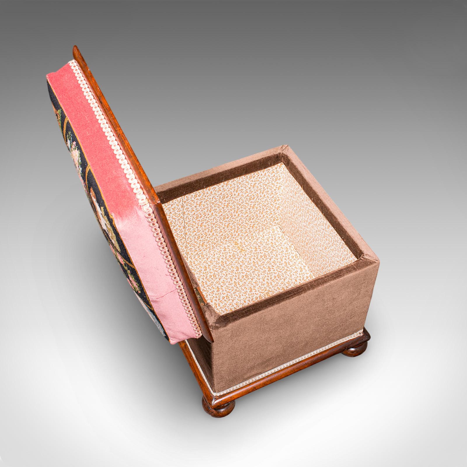 Antiguo Escabel Otomano, Inglés, Punto de Aguja, Taburete Vestidor, Victoriano, 1860 en venta 1