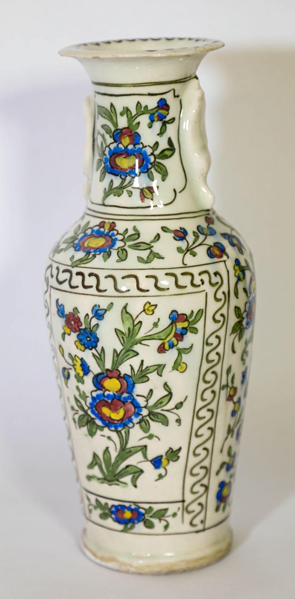 Turc Vase turc ottoman Kutahya antique avec motif Iznik en vente