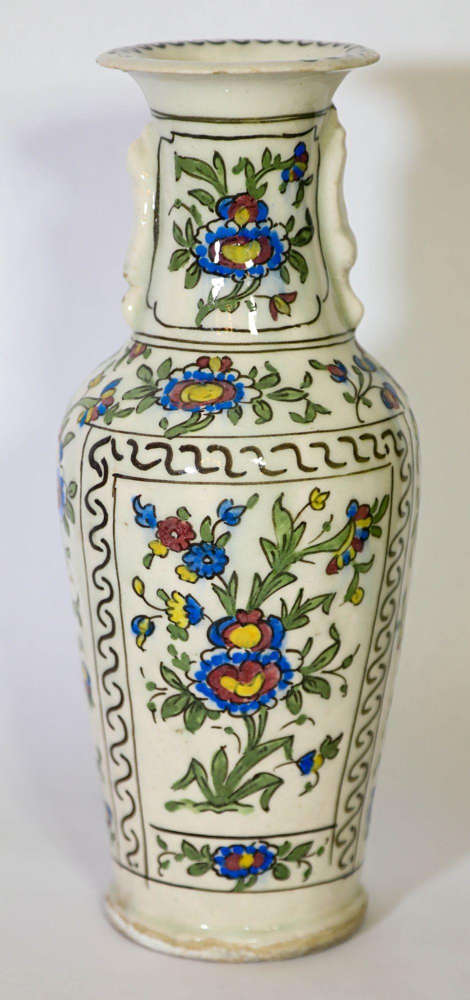 Fait main Vase turc ottoman Kutahya antique avec motif Iznik en vente
