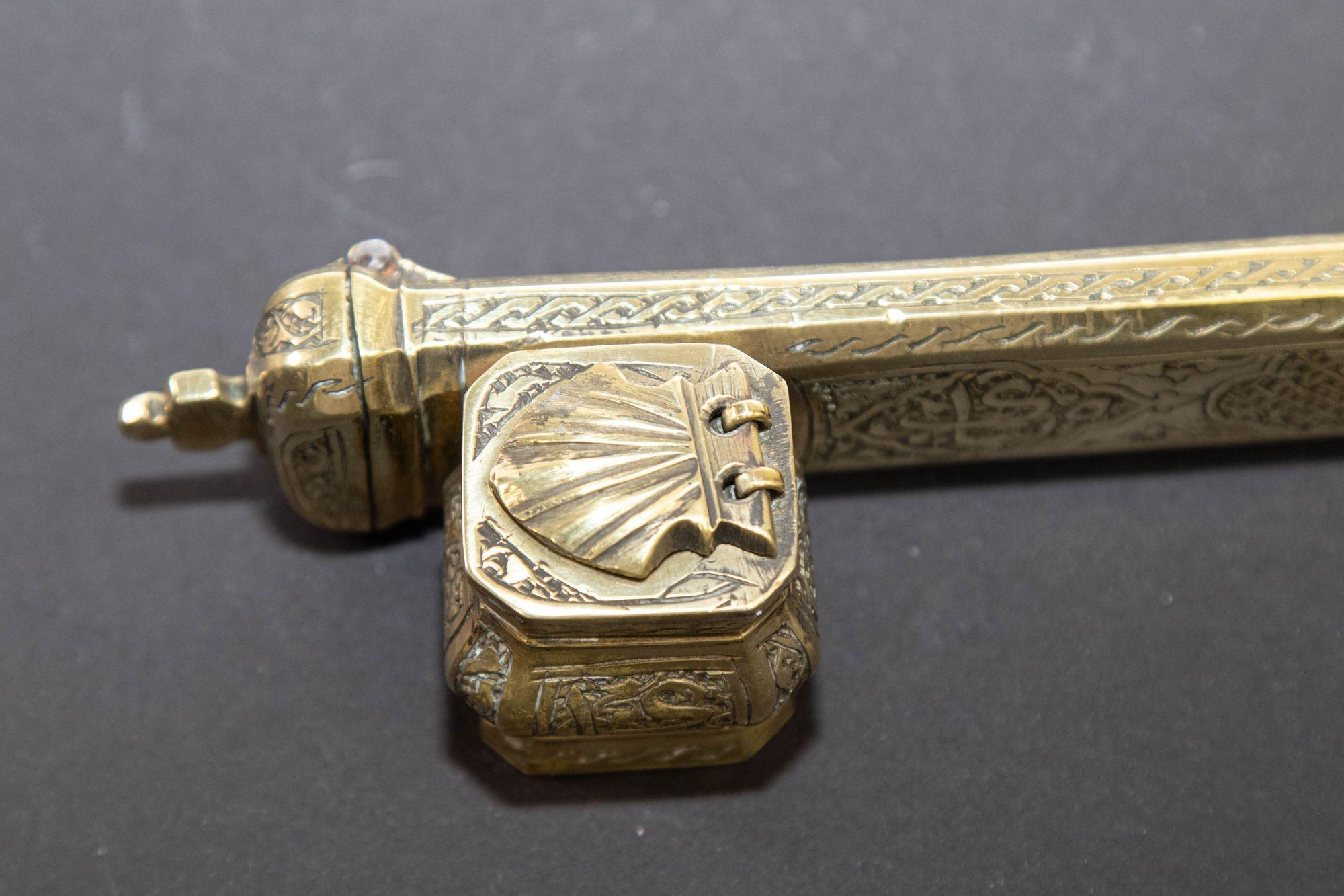Antique Ottoman Turkish Brass Inkwell Qalamdan with Arabic Calligraphy Writing For Sale 11