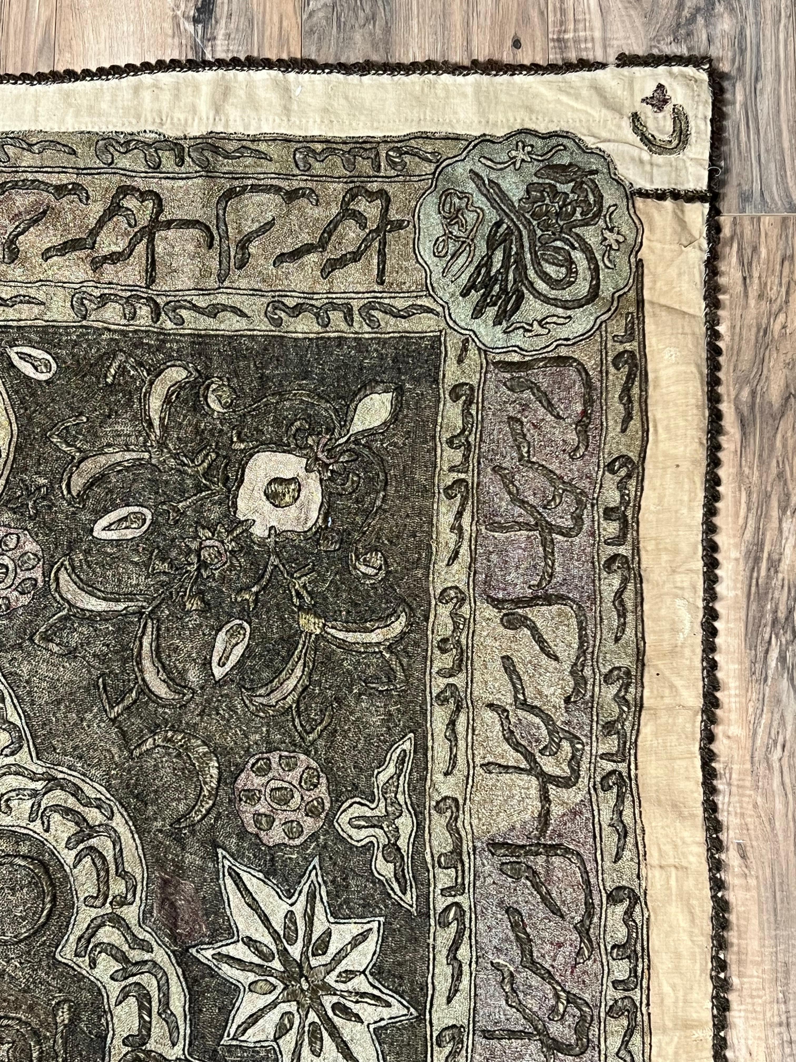 Antike osmanische türkische Moschee-Stickerei, ca. Spätes 19. Jahrhundert 4' x 5'2 im Angebot 2