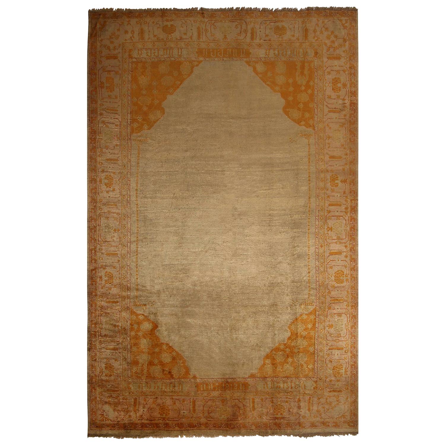 Antiker antiker Oushak-Teppich aus Wolle in Beige und Gold von Teppich & Kelim