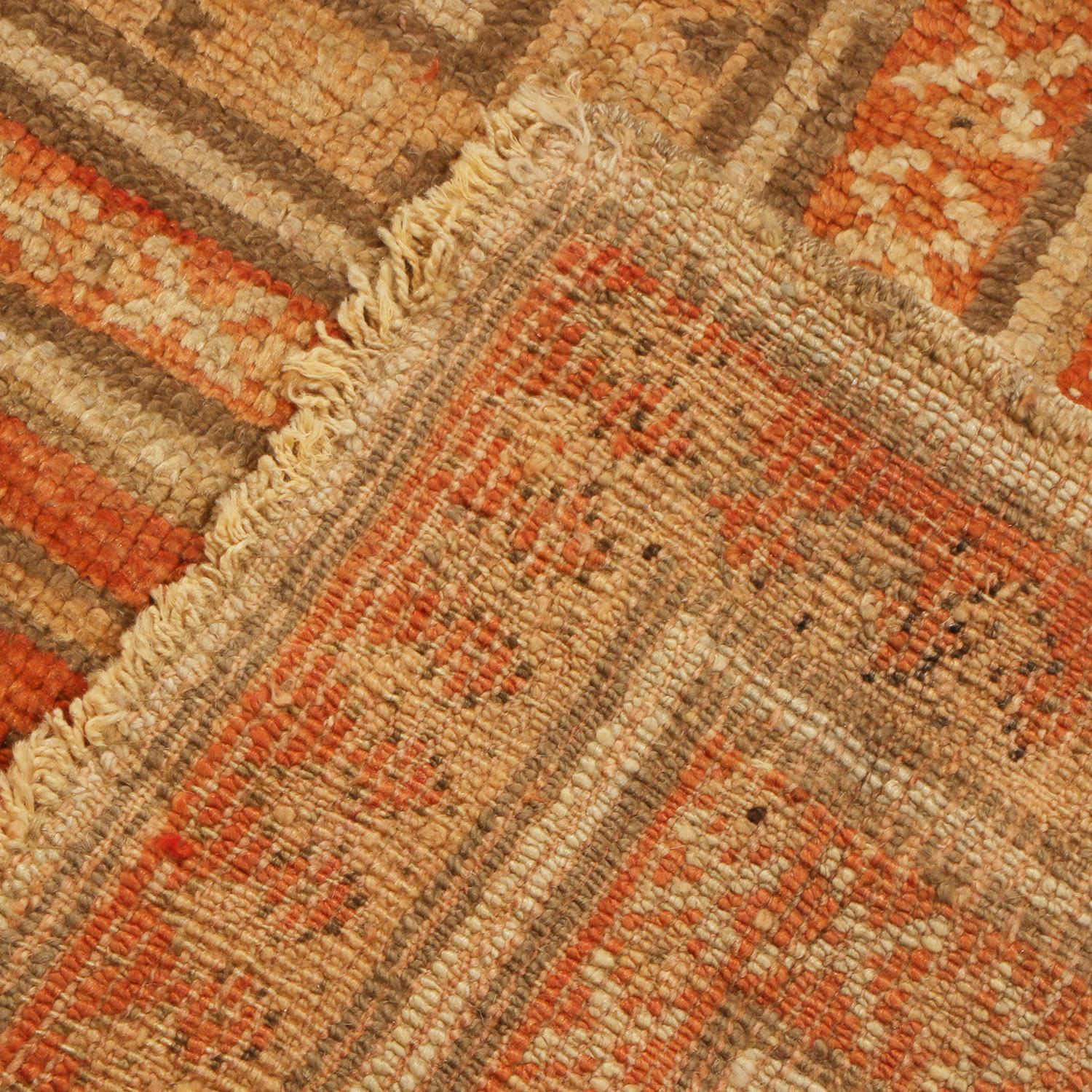 Laine Tapis antique Oushak en brun et or avec motif de médaillon royal - Rug & Kilim en vente
